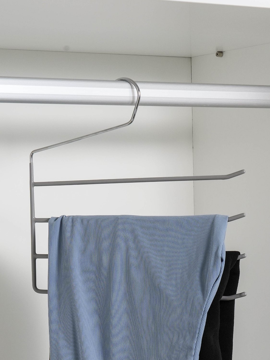 Non-slip 4-stage trouser hanger