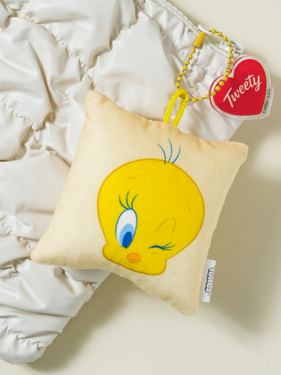 Looney Tunes Cushion Acrylic Keyring Tweety