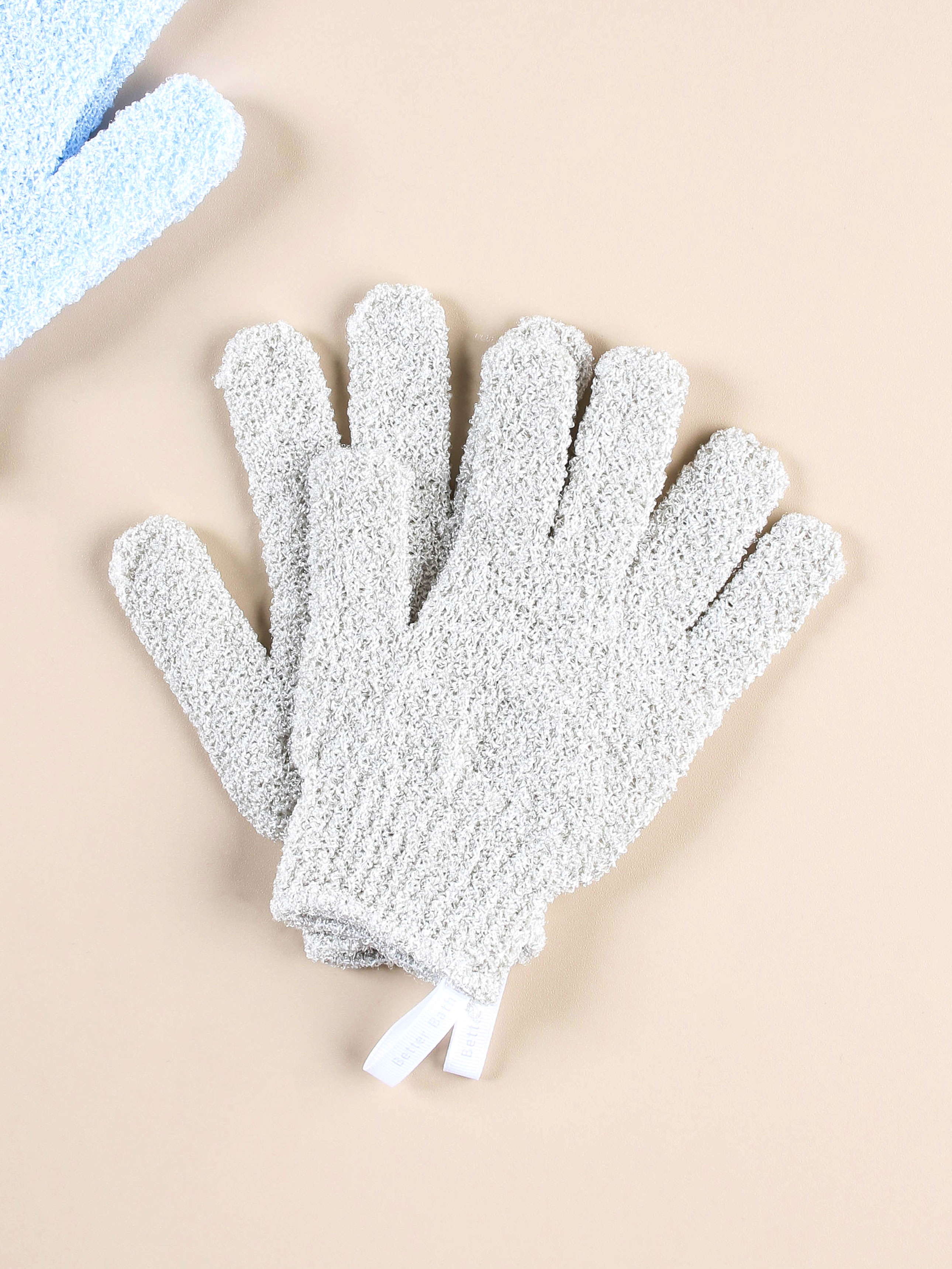 2 solid color finger bath gloves