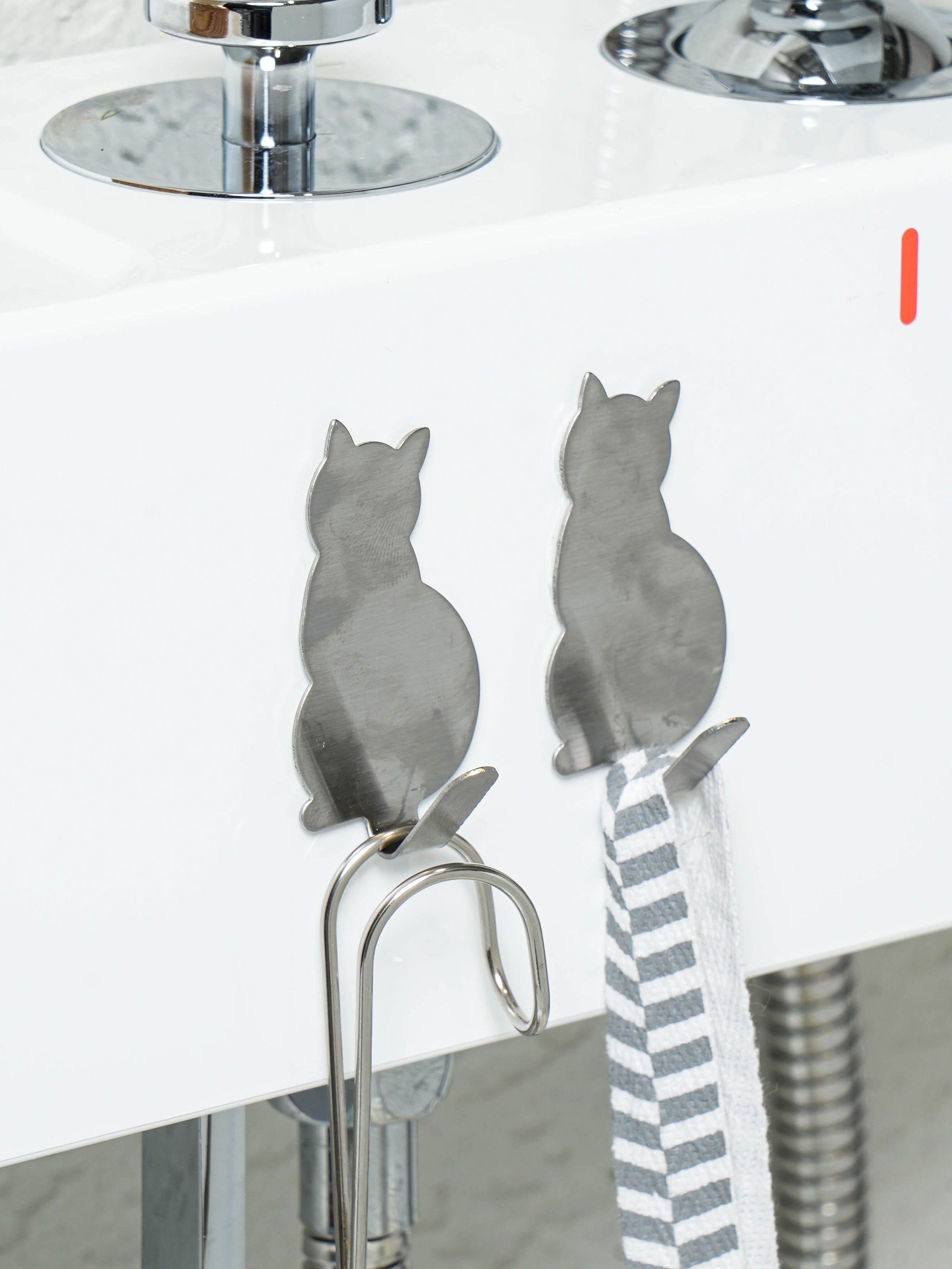 2 stainless steel cat-shaped hooks