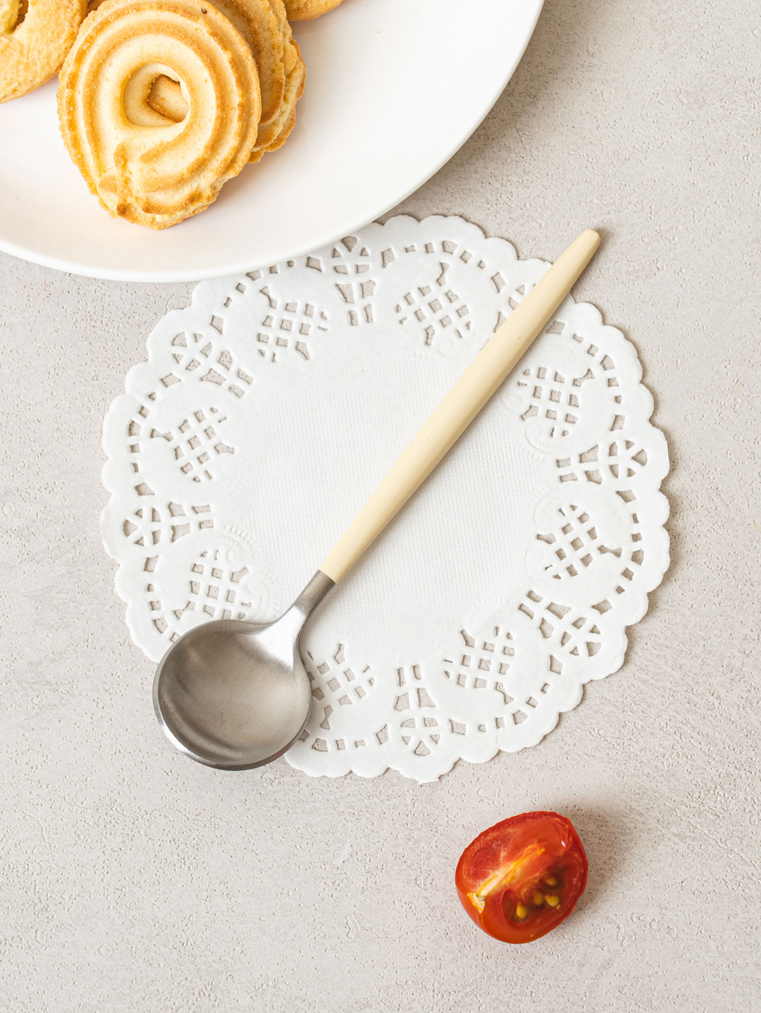 Matte powder handle dessert spoon