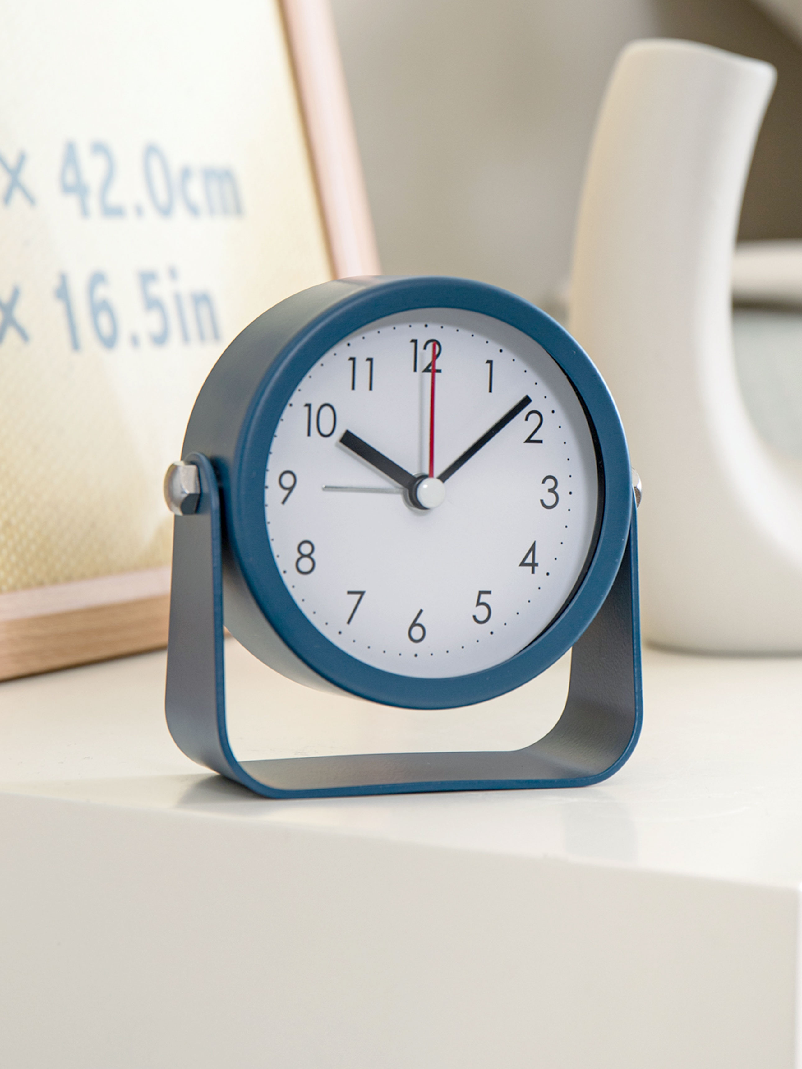Rotating steel table clock (navy)