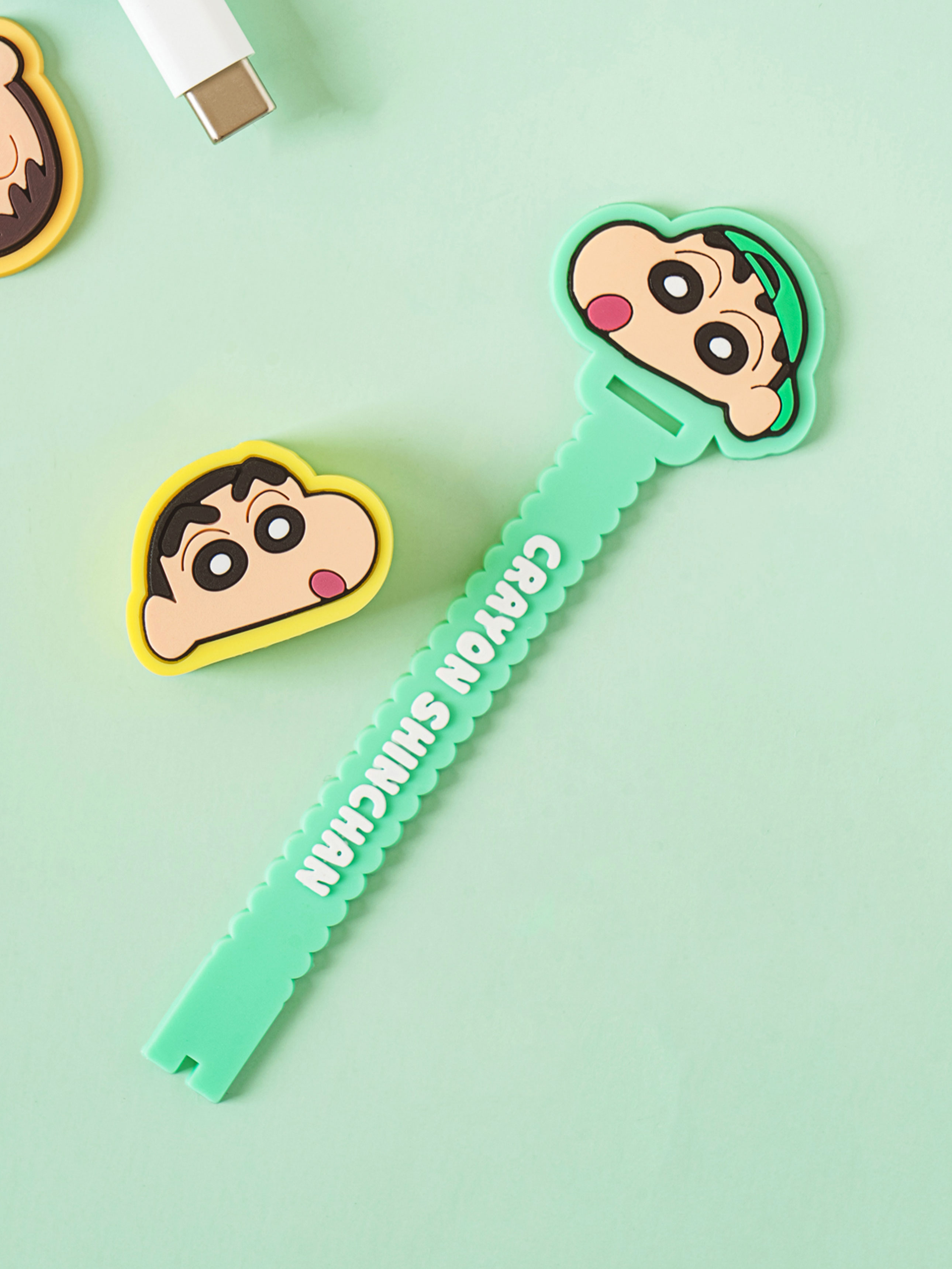 Crayon Shin-chan cable organization set