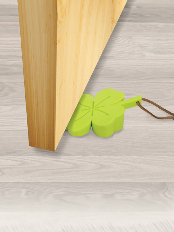 Clover door closing prevention