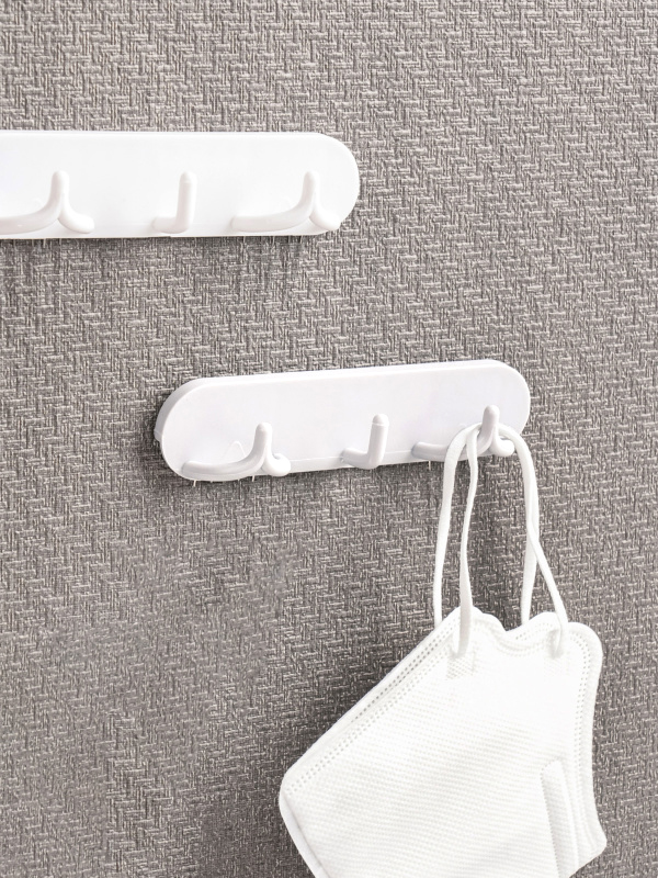 3 multi-pin hooks