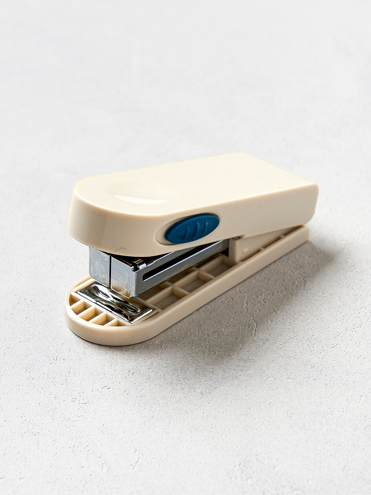 Portable No. 33 seam stapler
