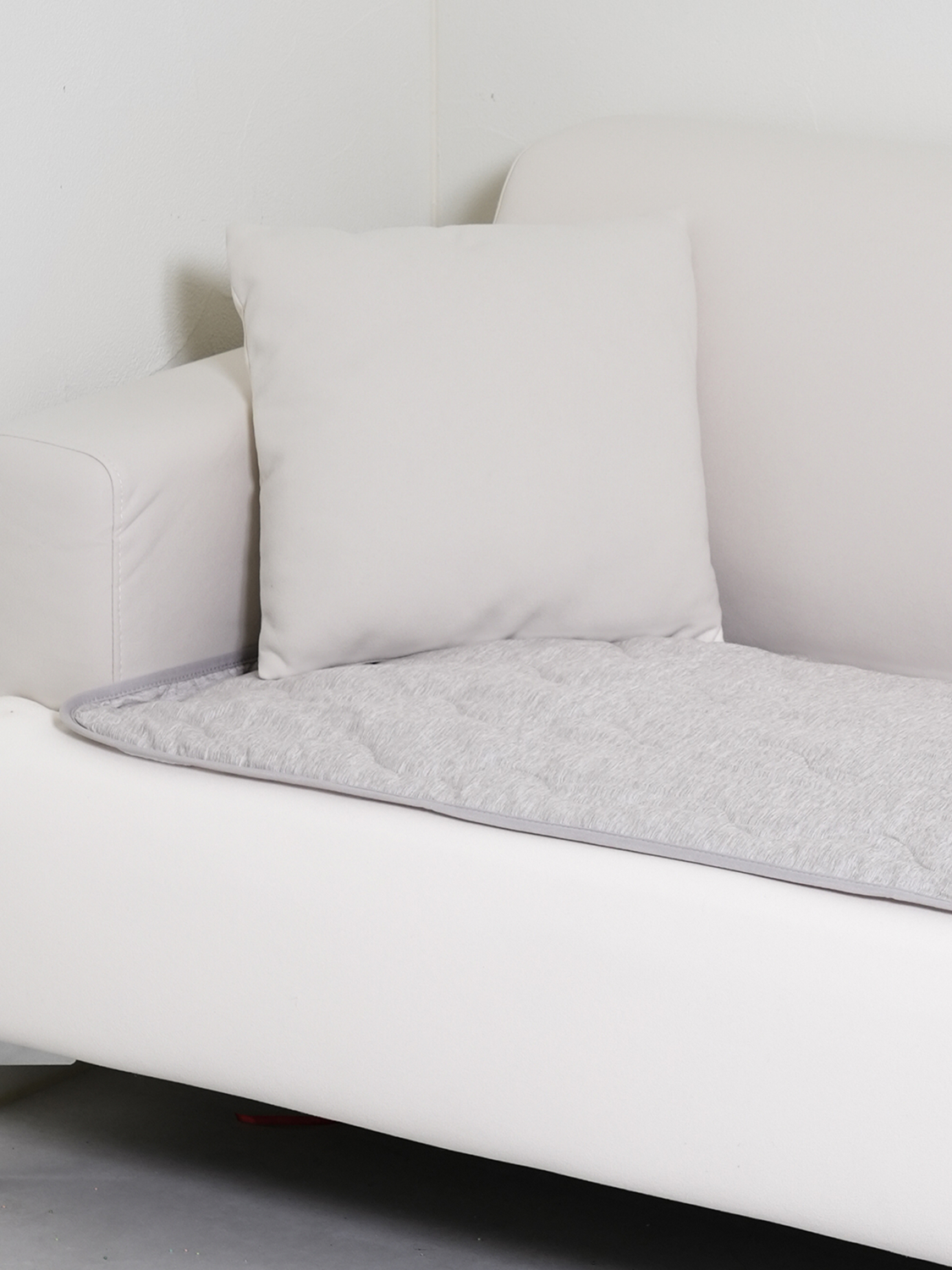 Soft melange quilted multi-purpose mat for 3 people 180