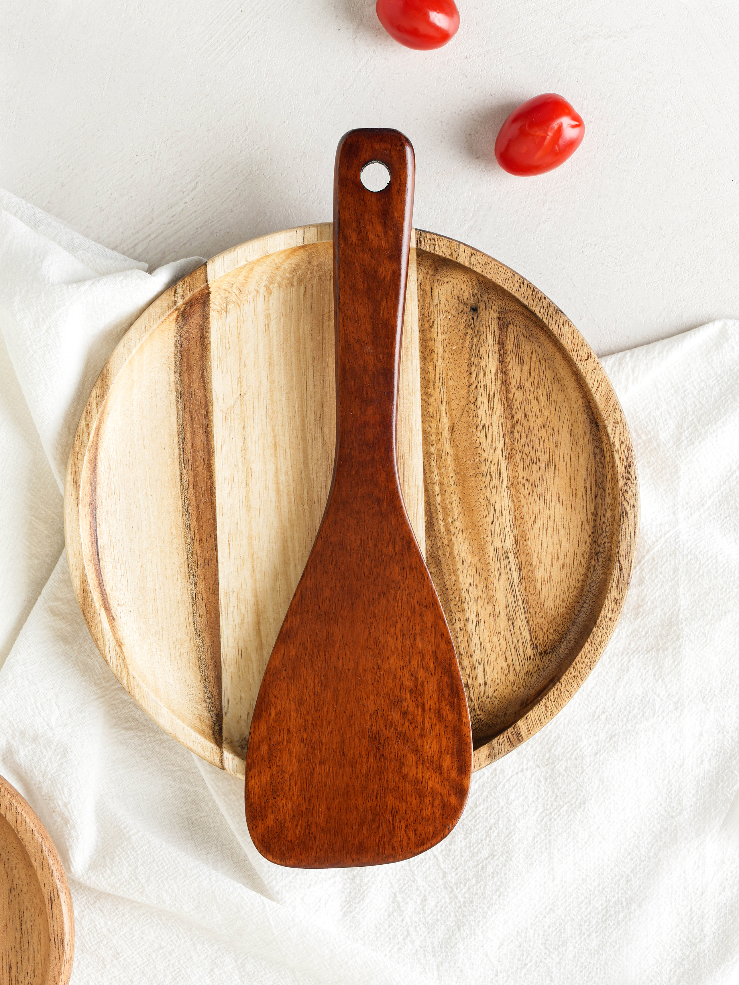 Lacquered diagonal wooden stir-fry spatula