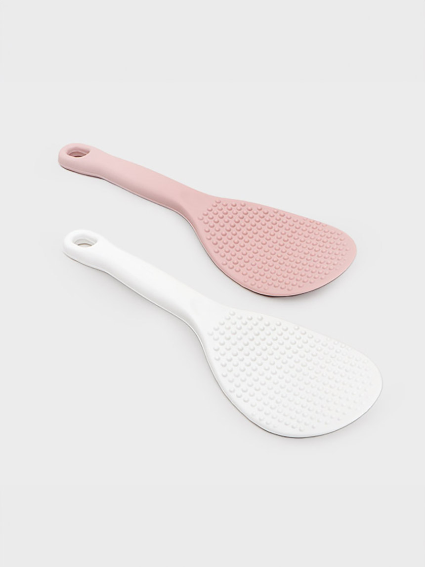 2 spatulas