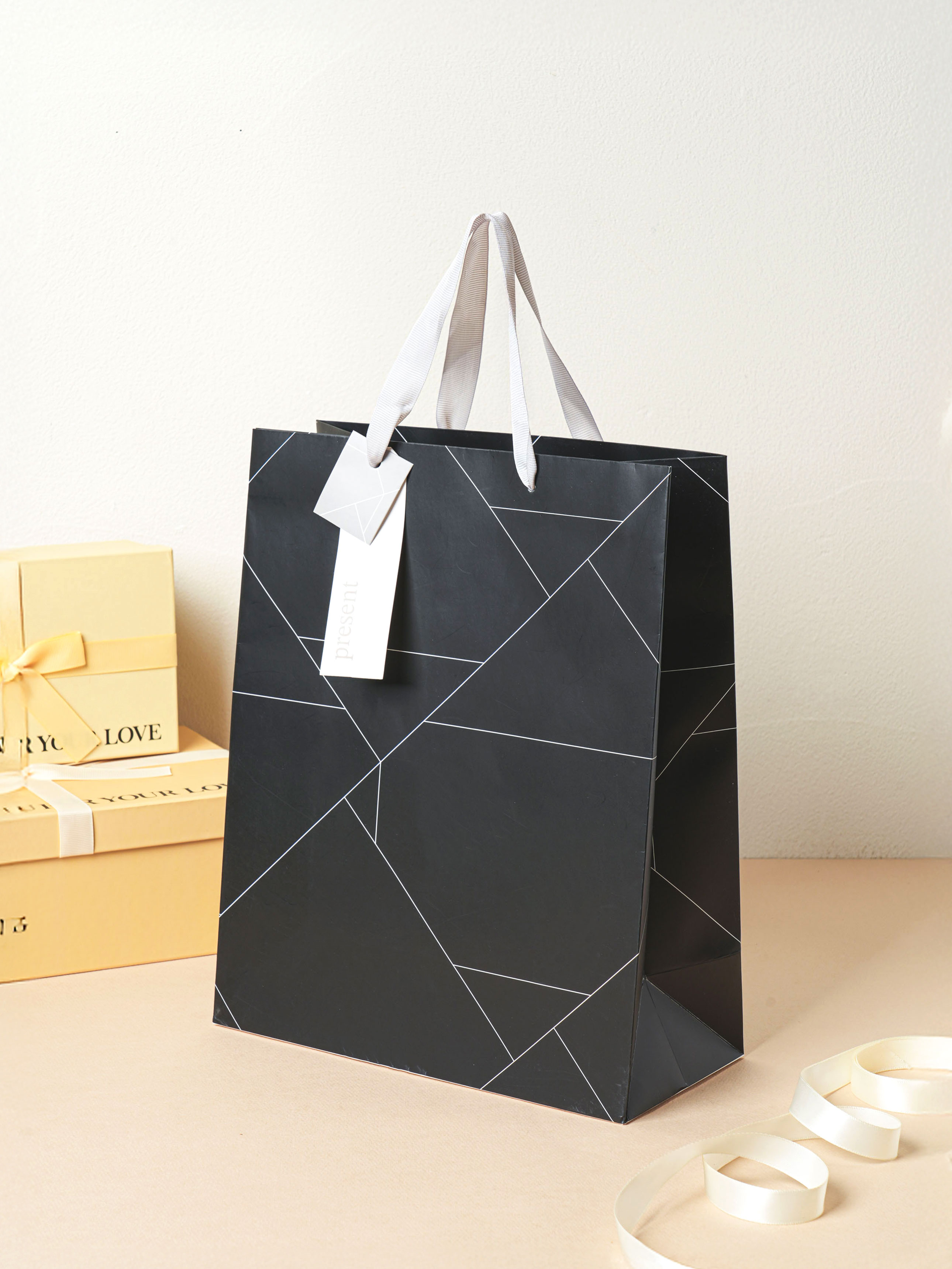 Geometric pattern shopping bag dark gray