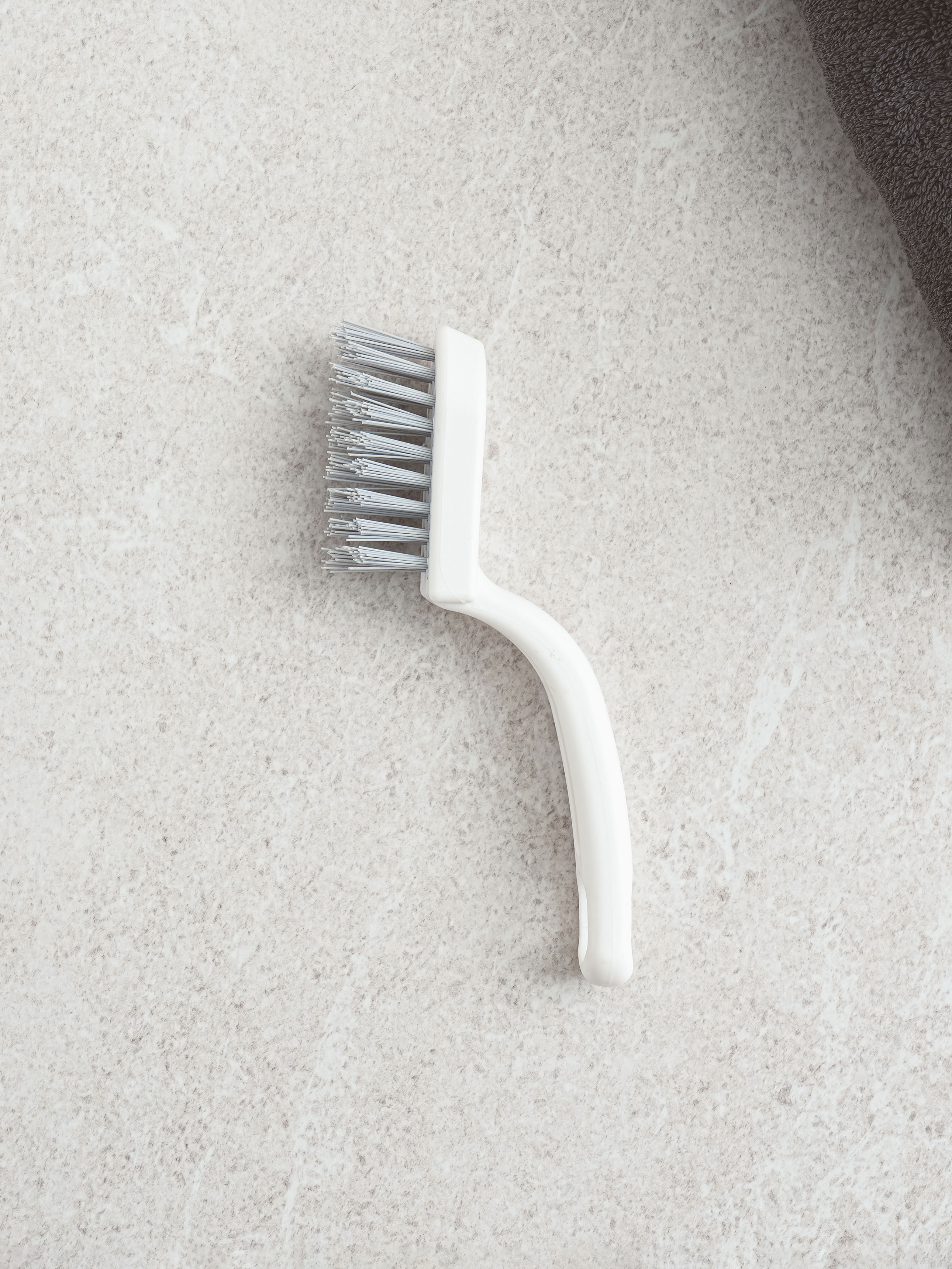 Super strong PBT cleaner V-shaped brush