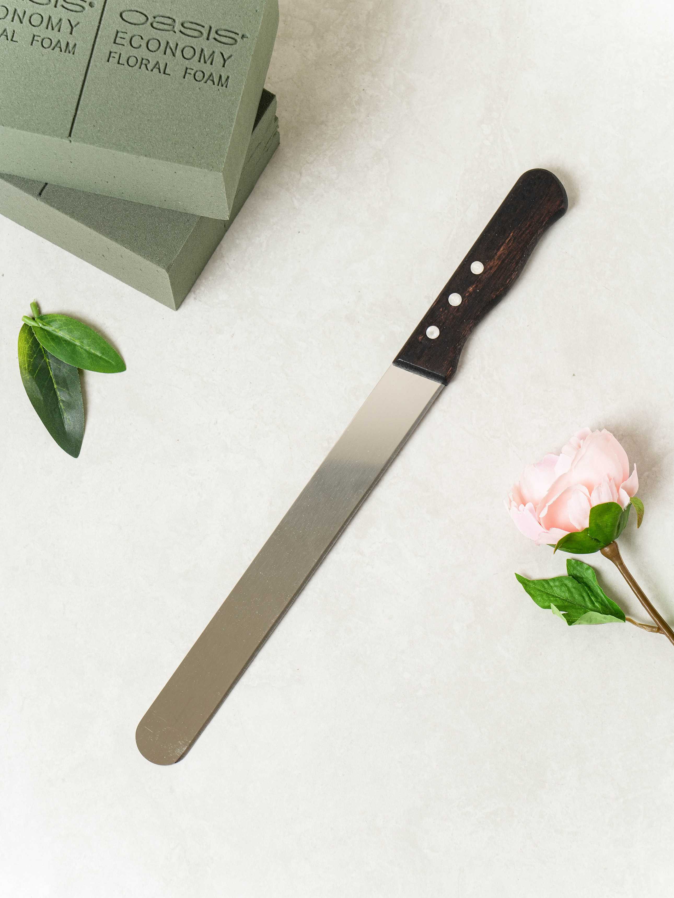 Floral foam knife for flower arranging