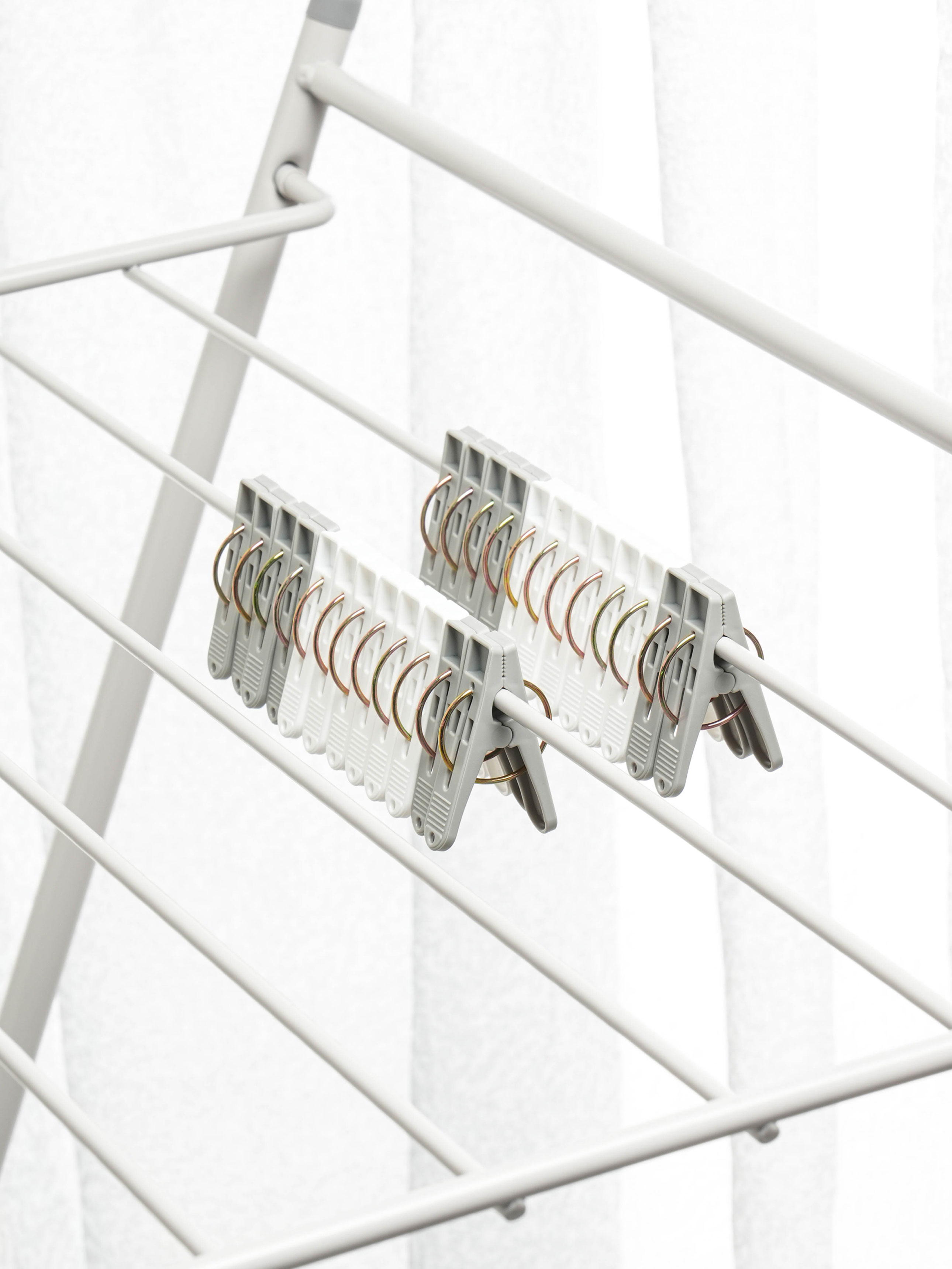 24 mini clothespins