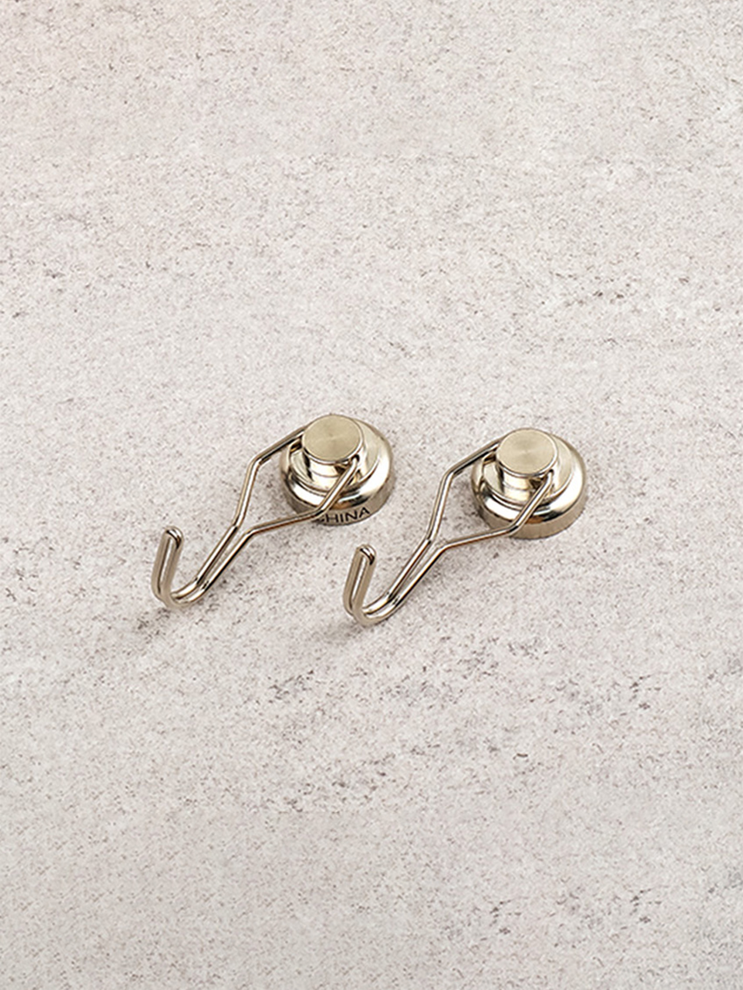 Swing magnet hook 25 mm 2 pieces