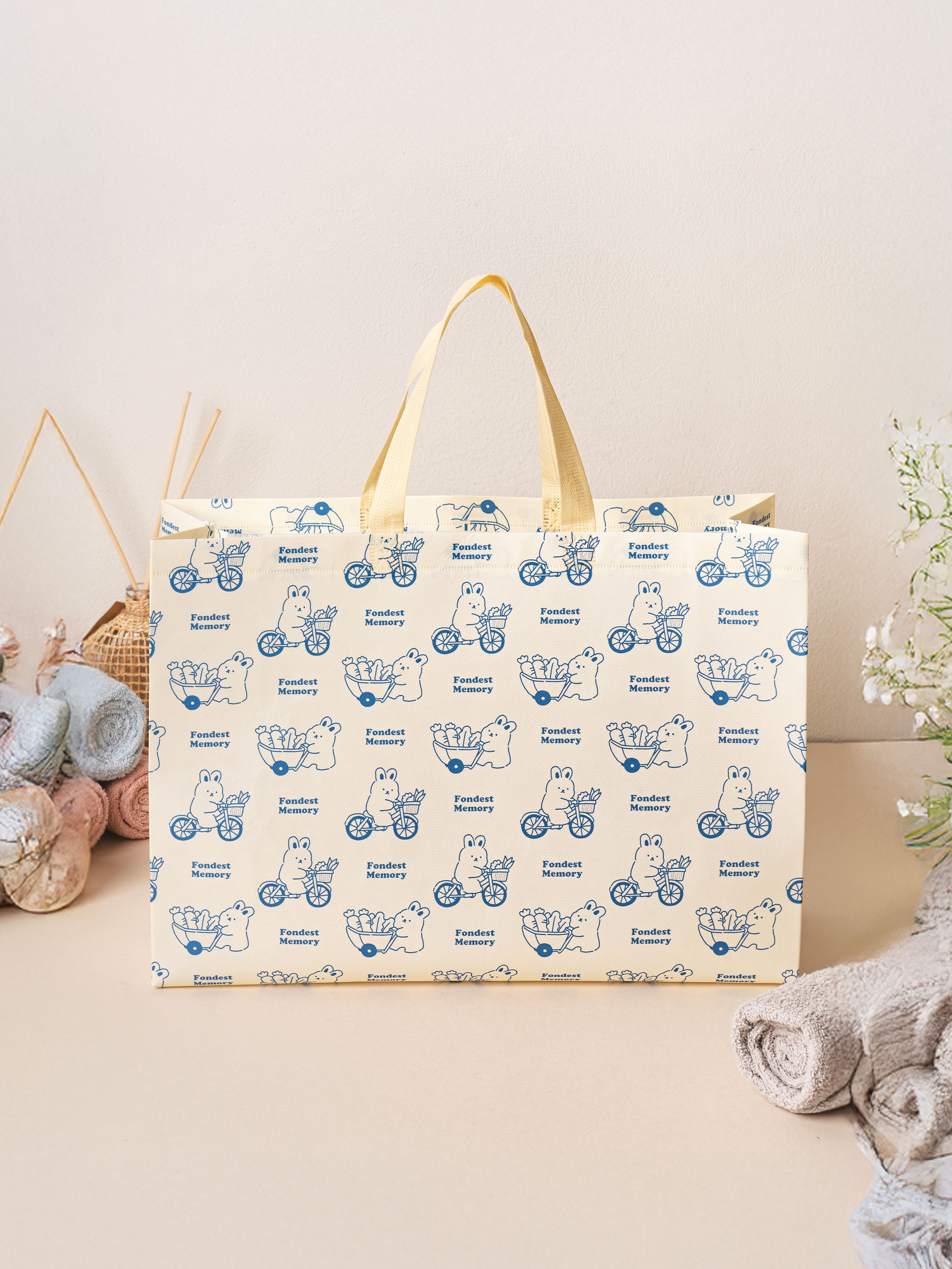 Casual Pattern Nonwoven Bag Ivory