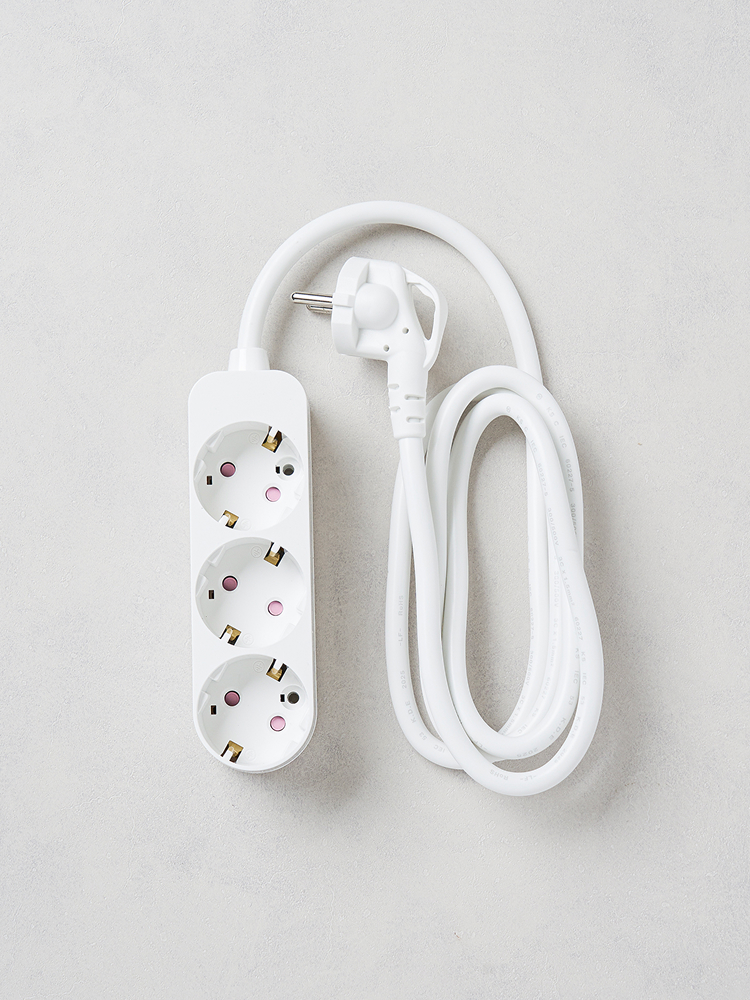Grounded multi-outlet 3-prong 1.5 m 16 A/250 V~