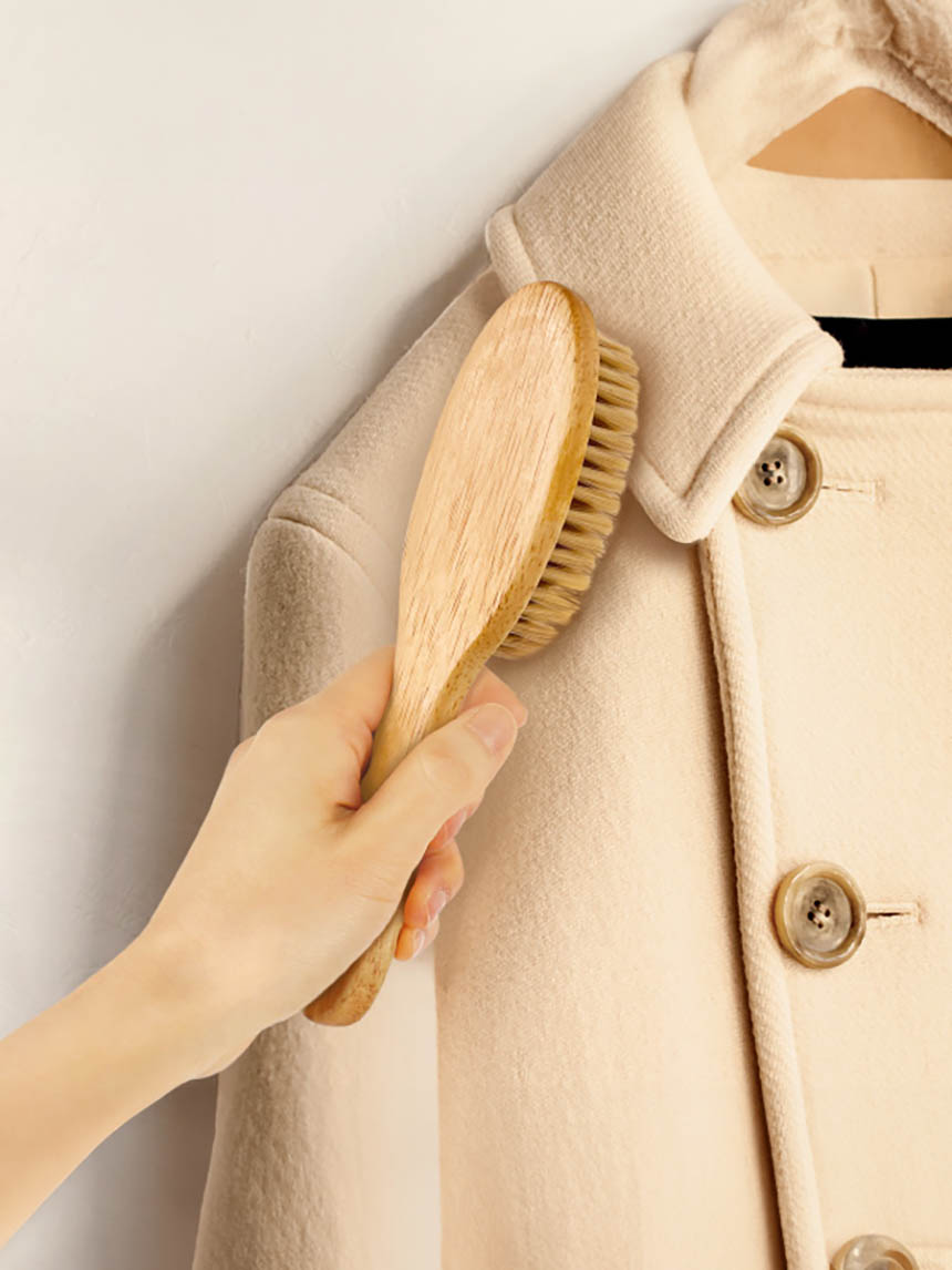 Rubber wood handle clothes brush