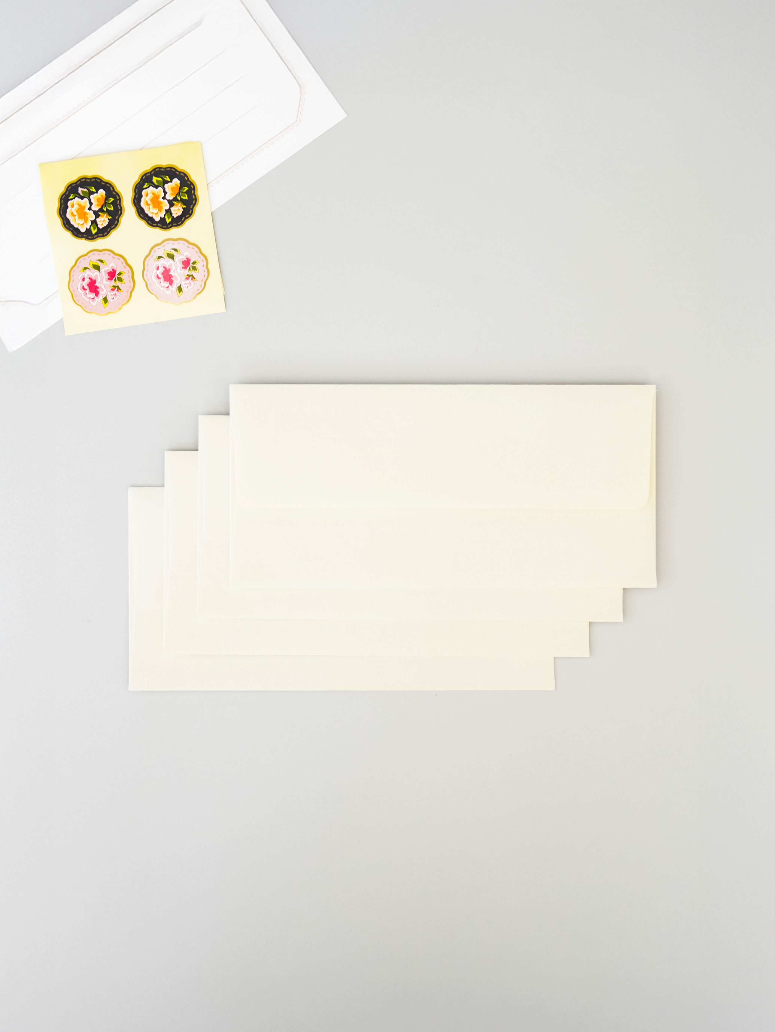4 high-quality colored money envelopes, ivory