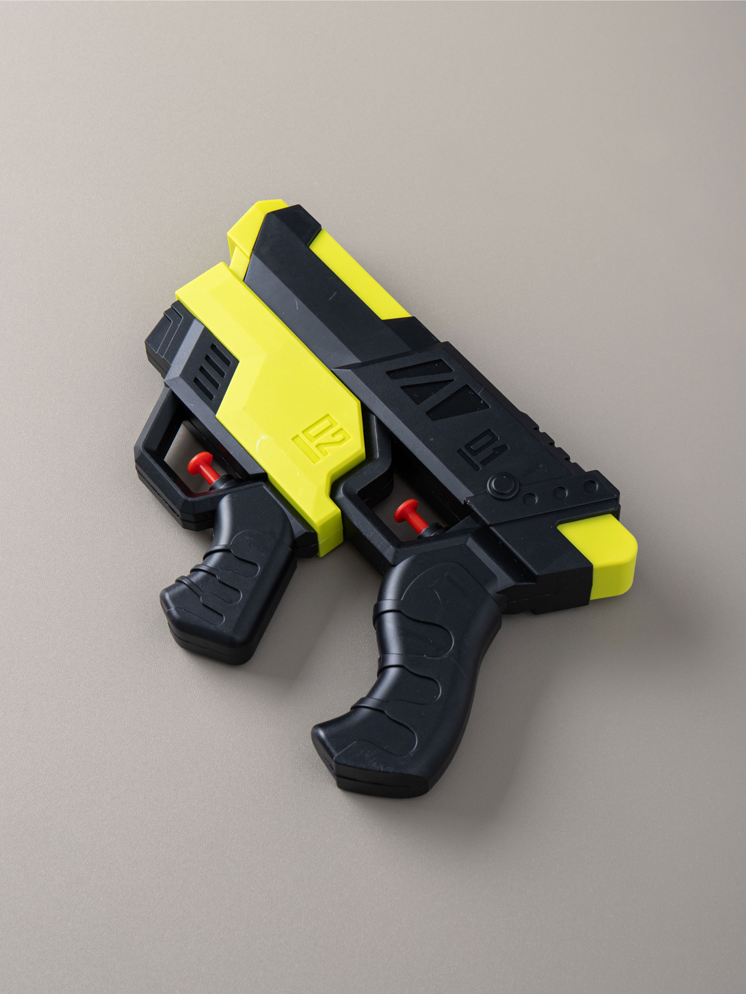 Detachable dual pistol water gun