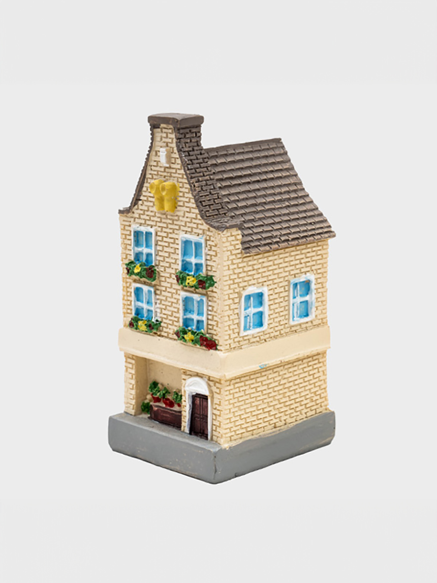 poly house shaped decorative prop stand