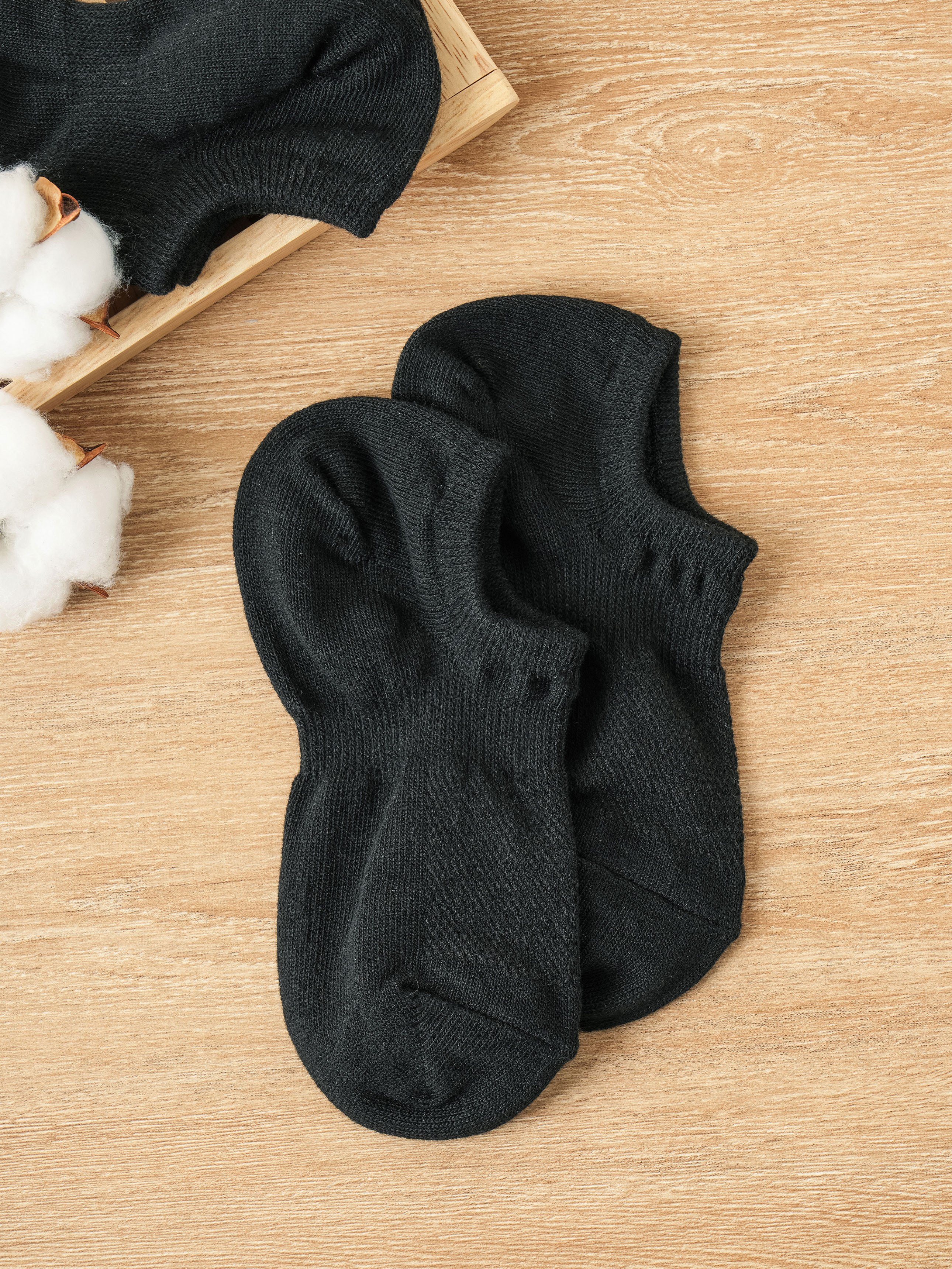 Kikiya Socks Women's 90 Degree Right Angle Socks Black