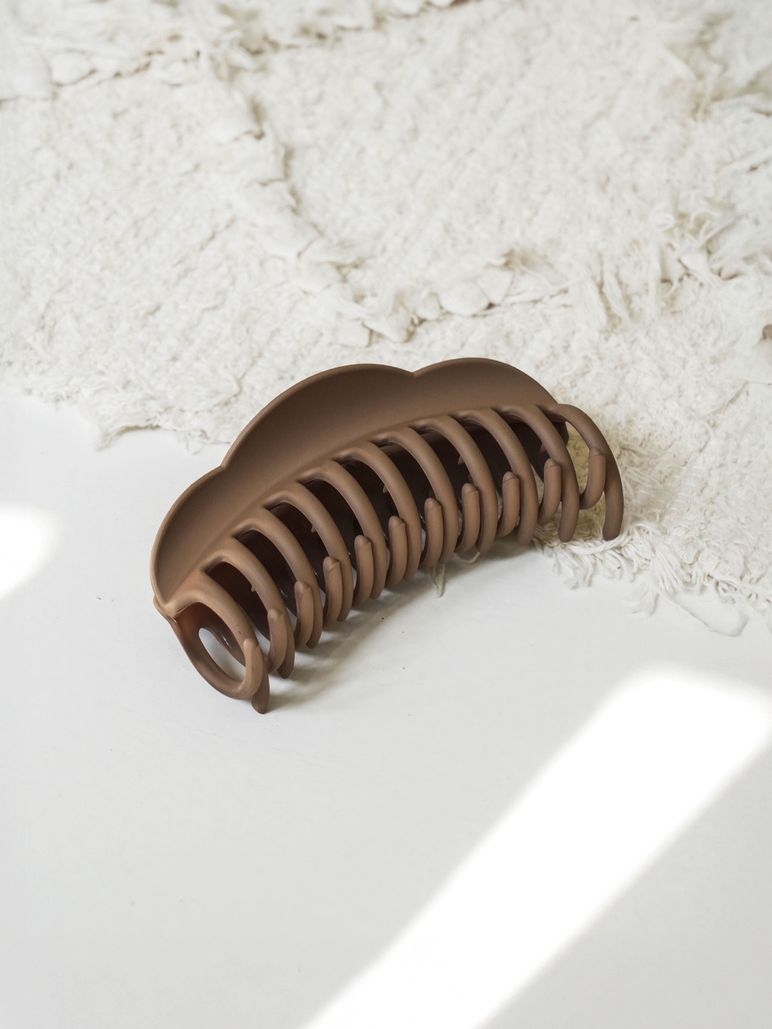 Matte large pin brown