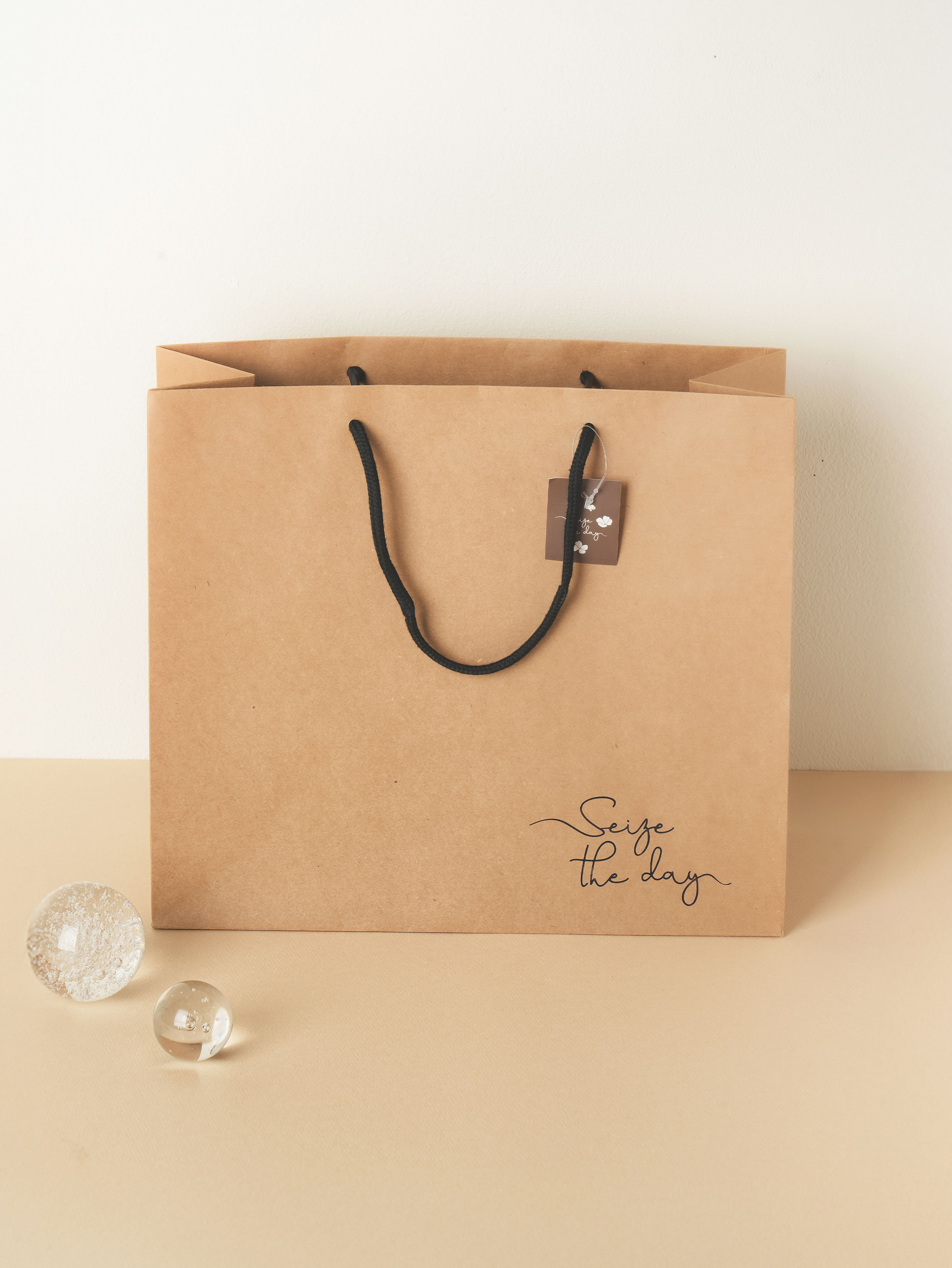 Kraft simple foil shopping bag lettering