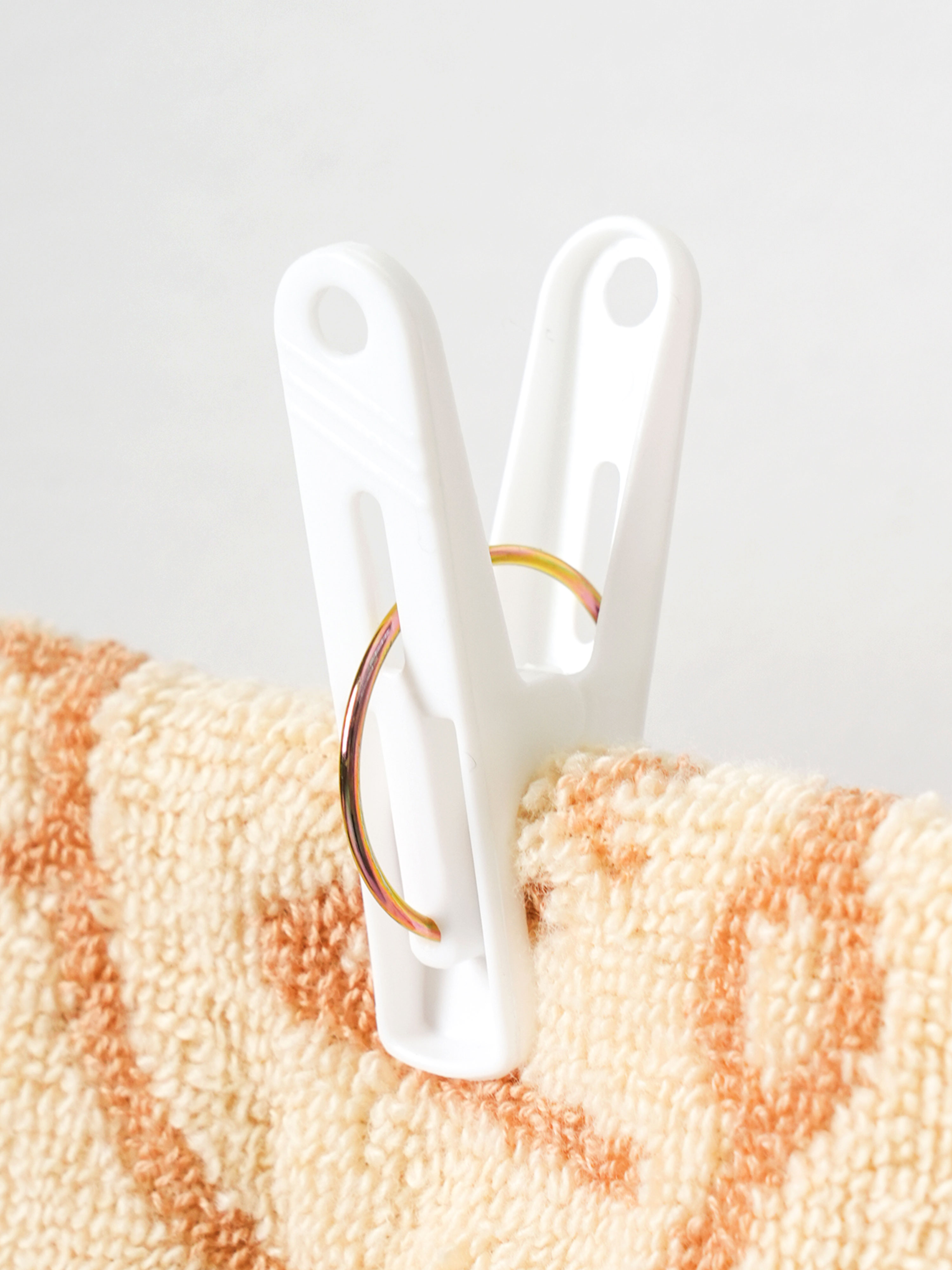 30 mini clothespins