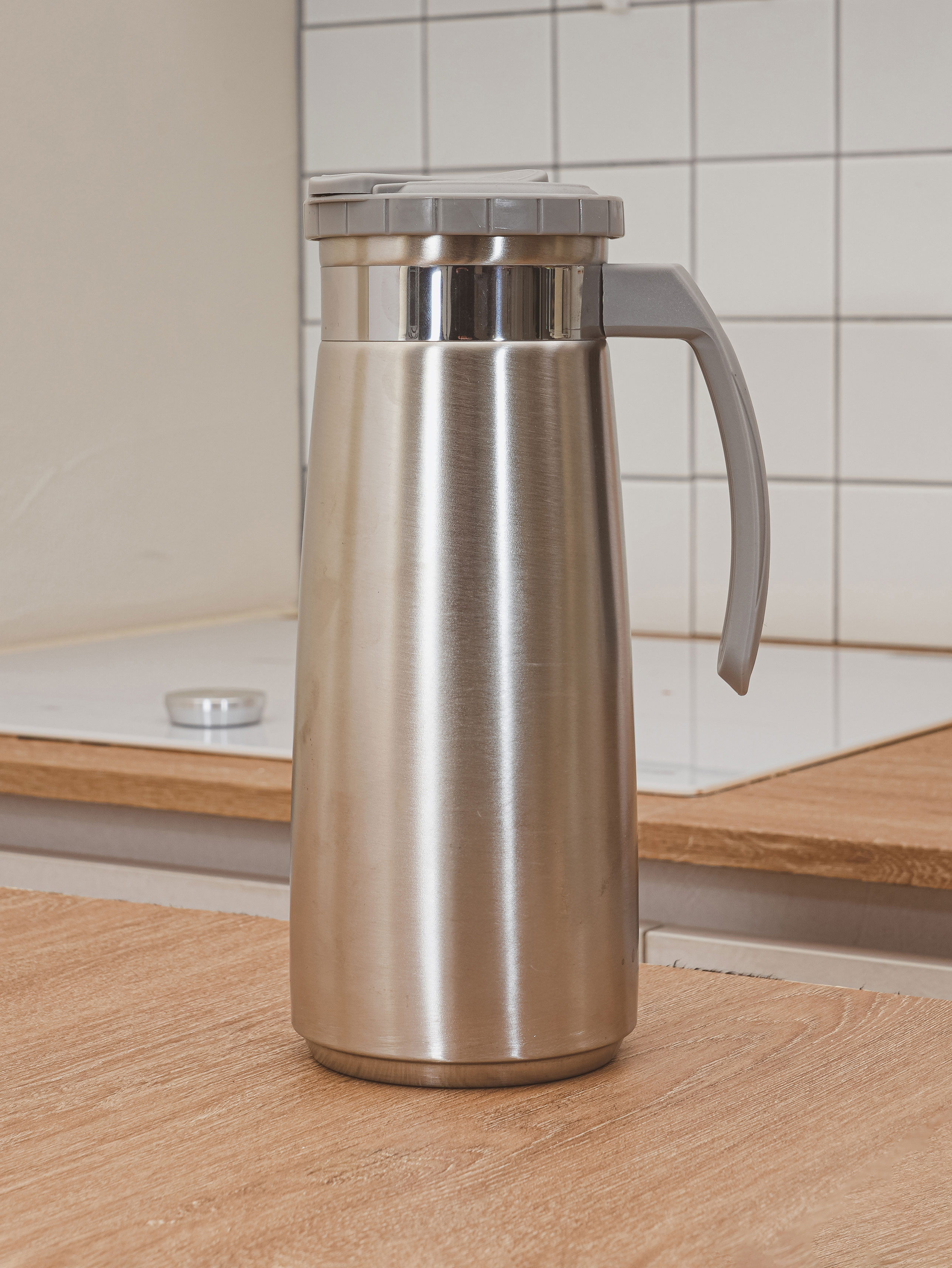 Stainless steel handle water bottle 1.3L