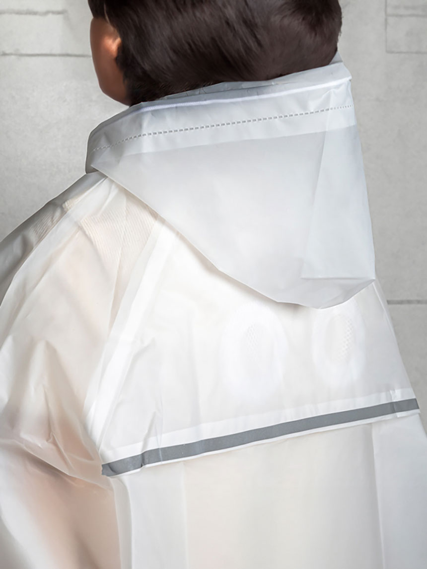 Raincoat with ventilation hole