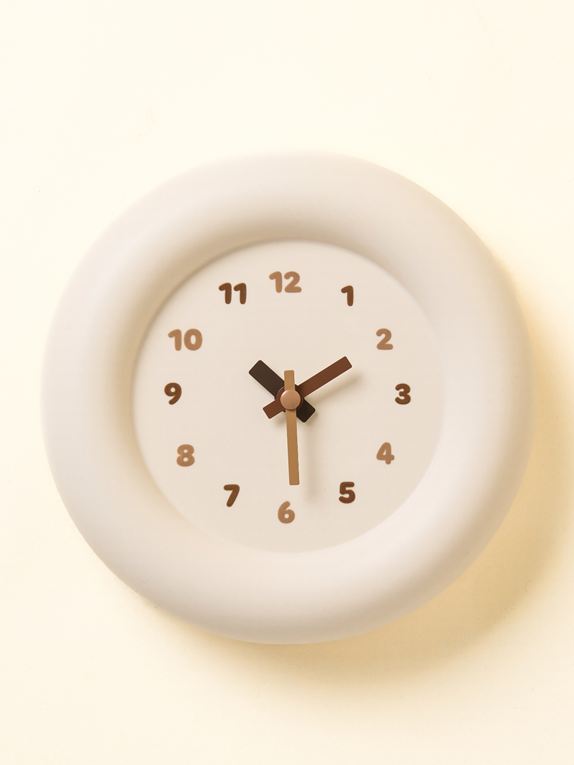 Round low-noise desktop wall clock 15 cm