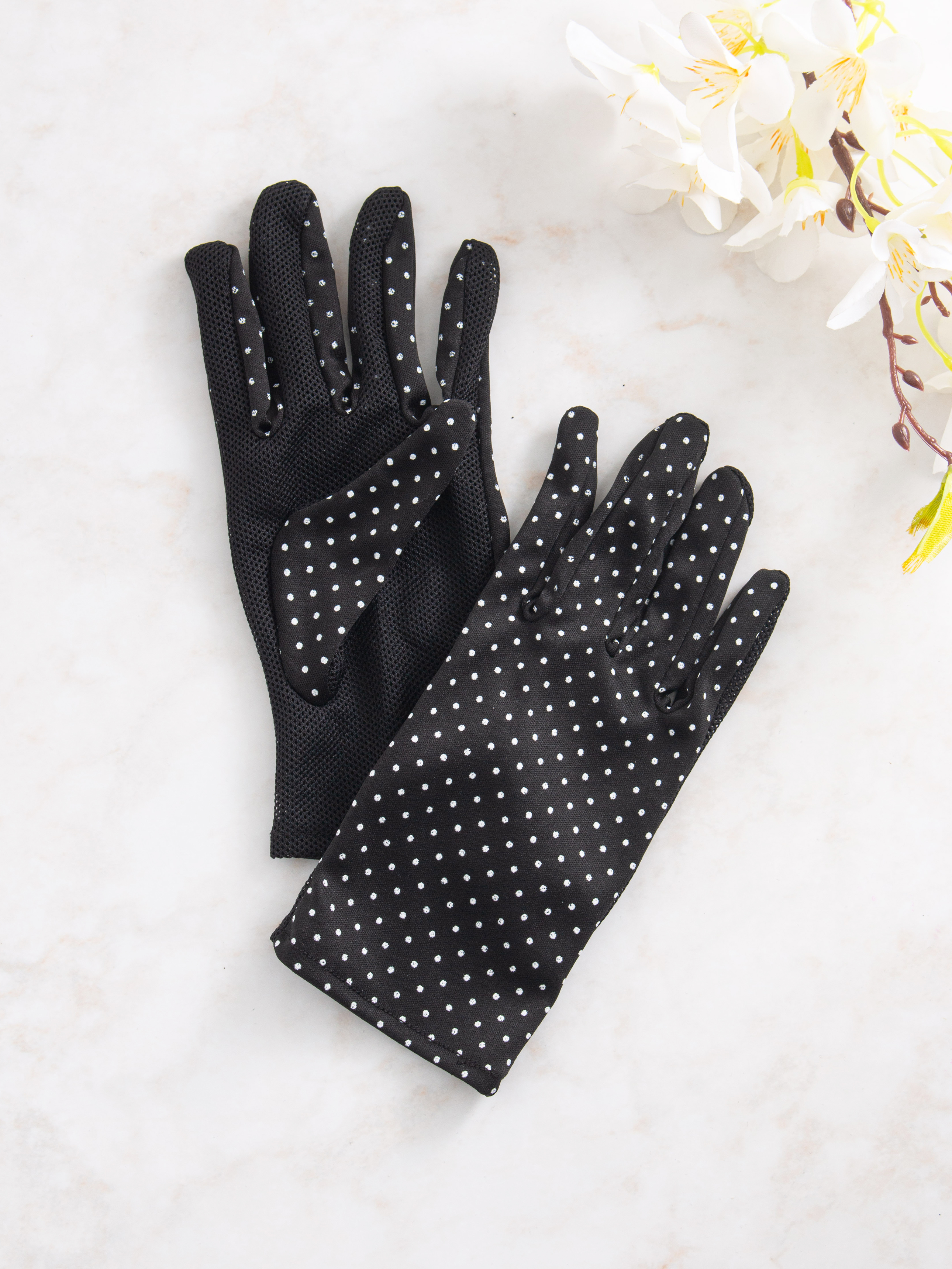 Dot pattern mesh gloves M