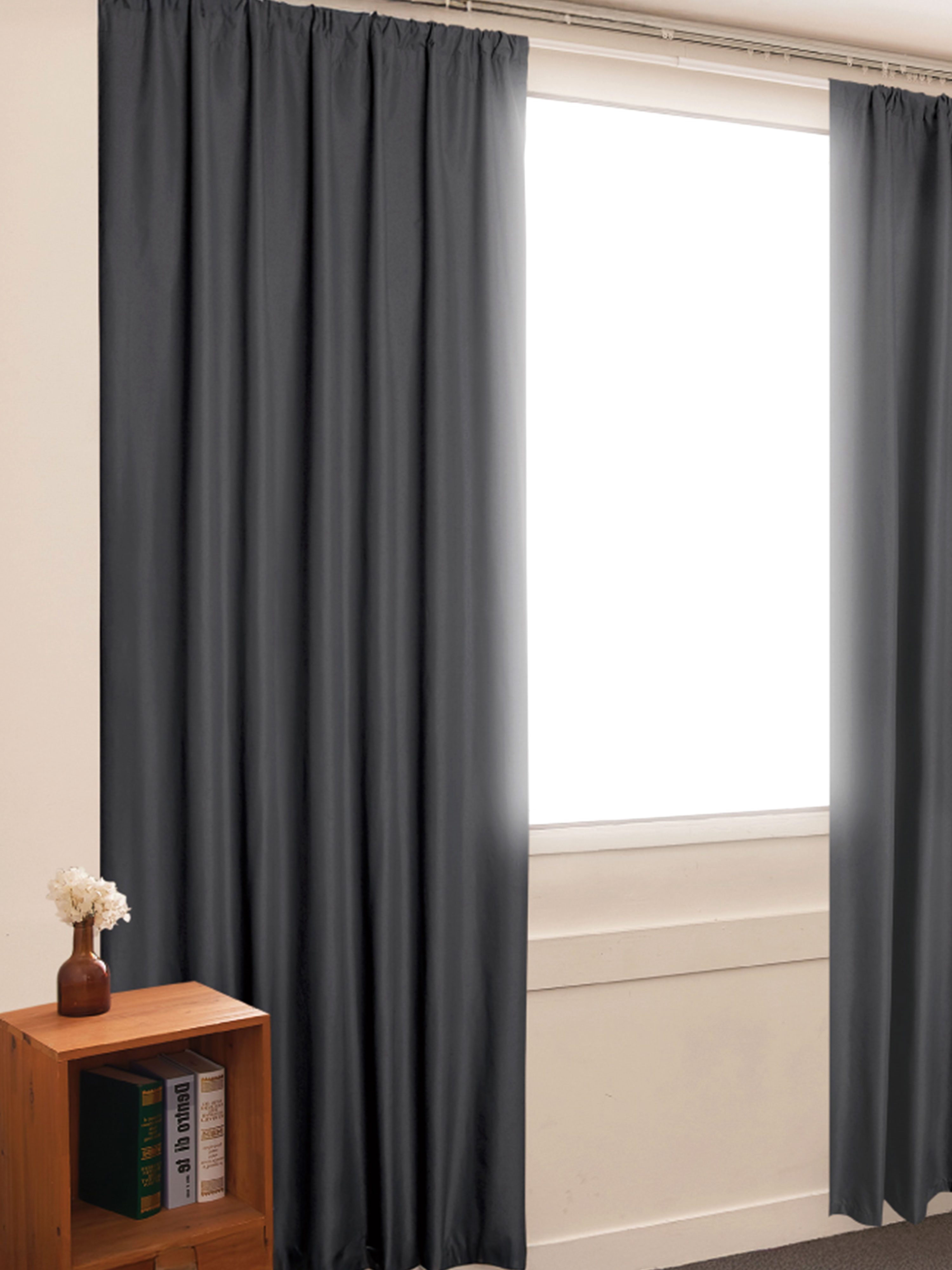 Long blackout curtain hooked type 140