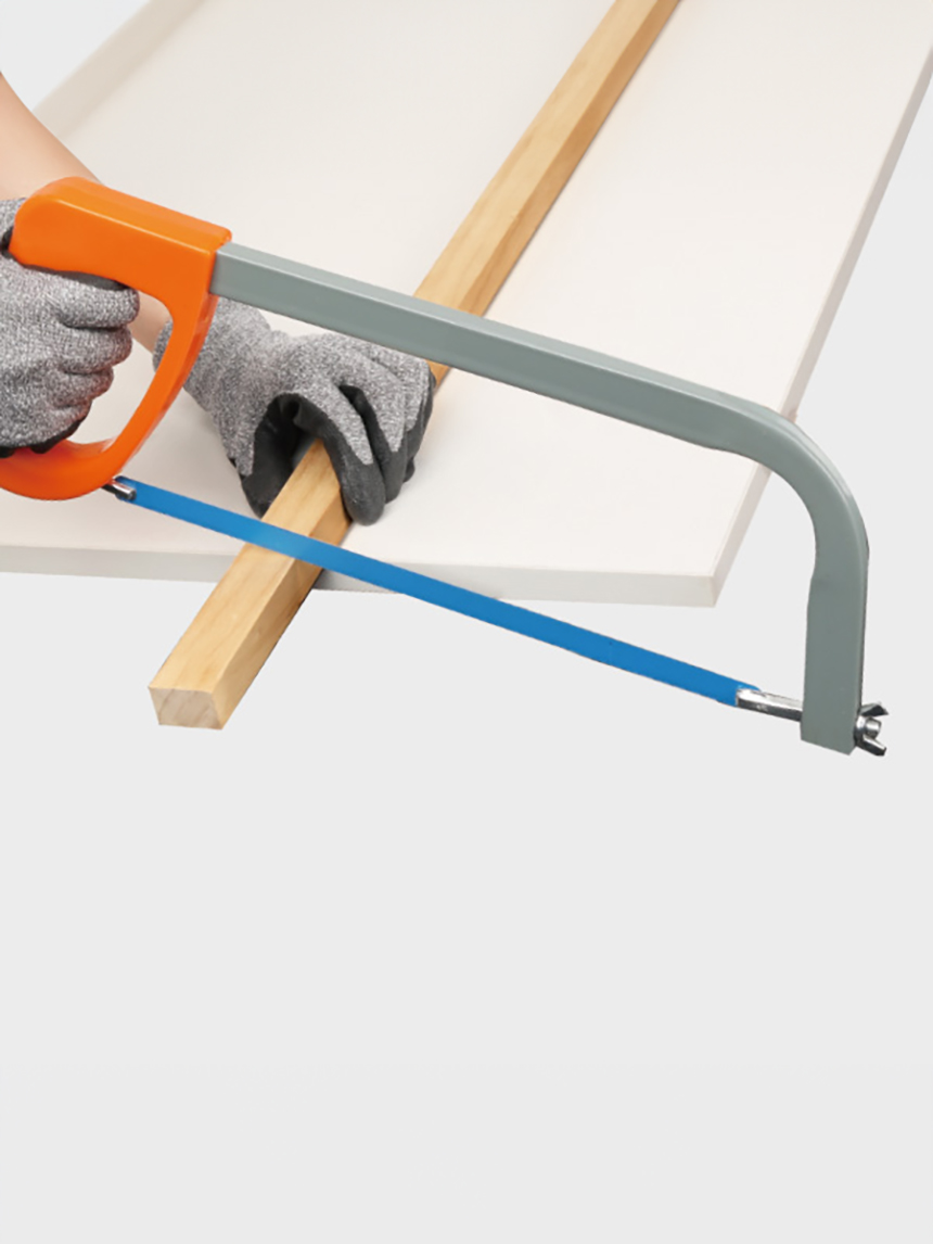 Push-to-turn handy hacksaw