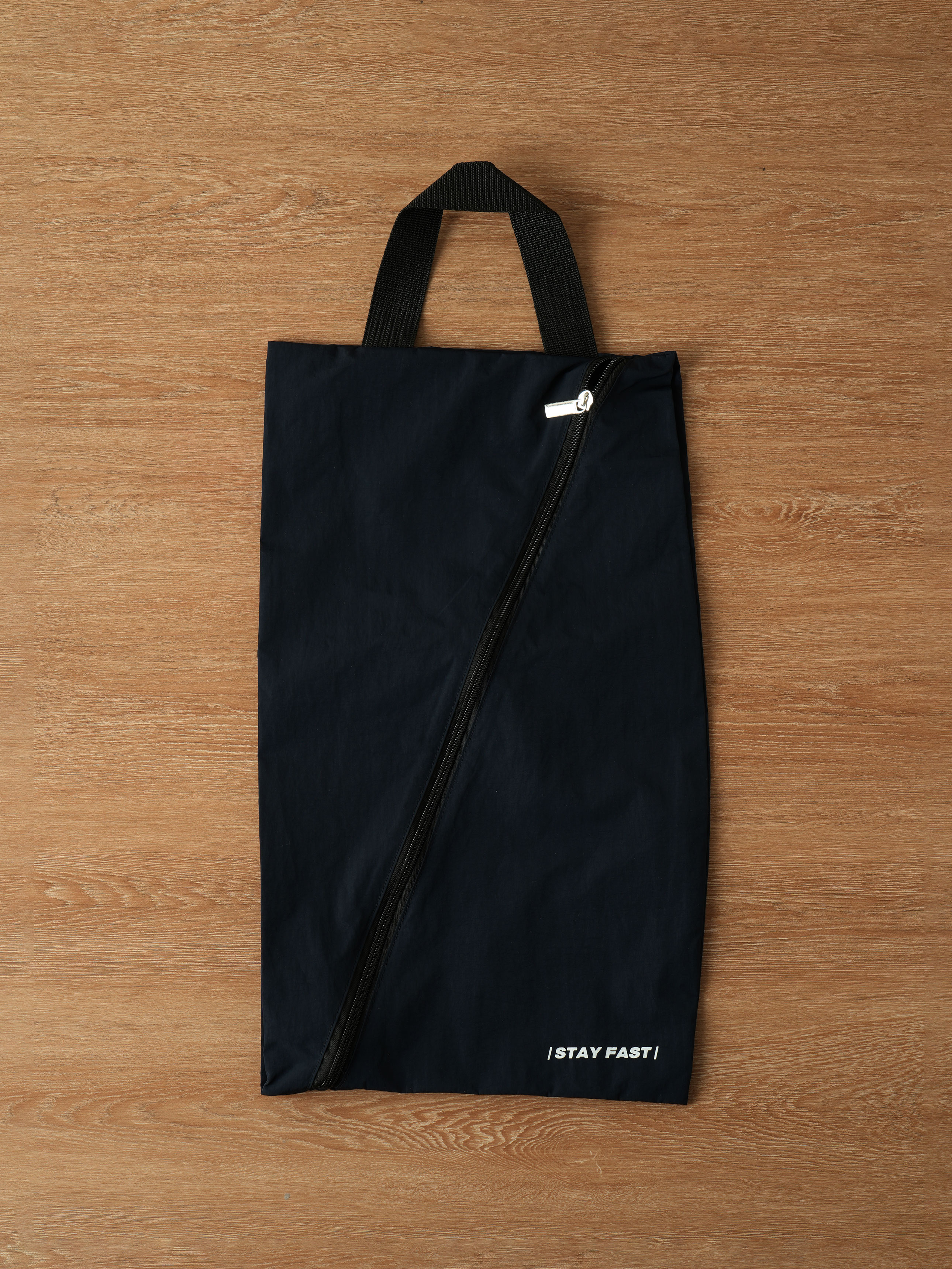Diagonal zipper shoe pocket navy