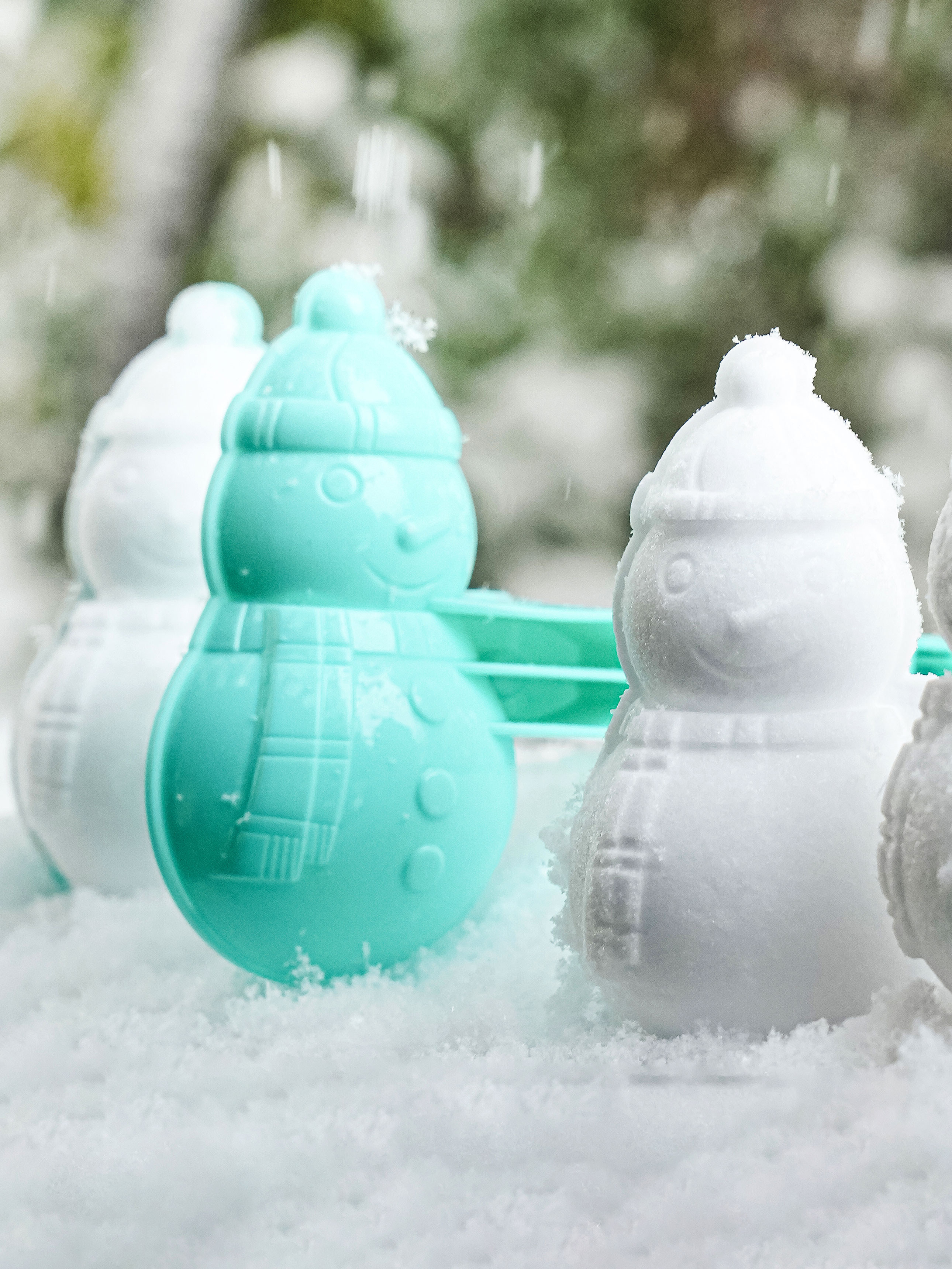 snow maker tongs snowman