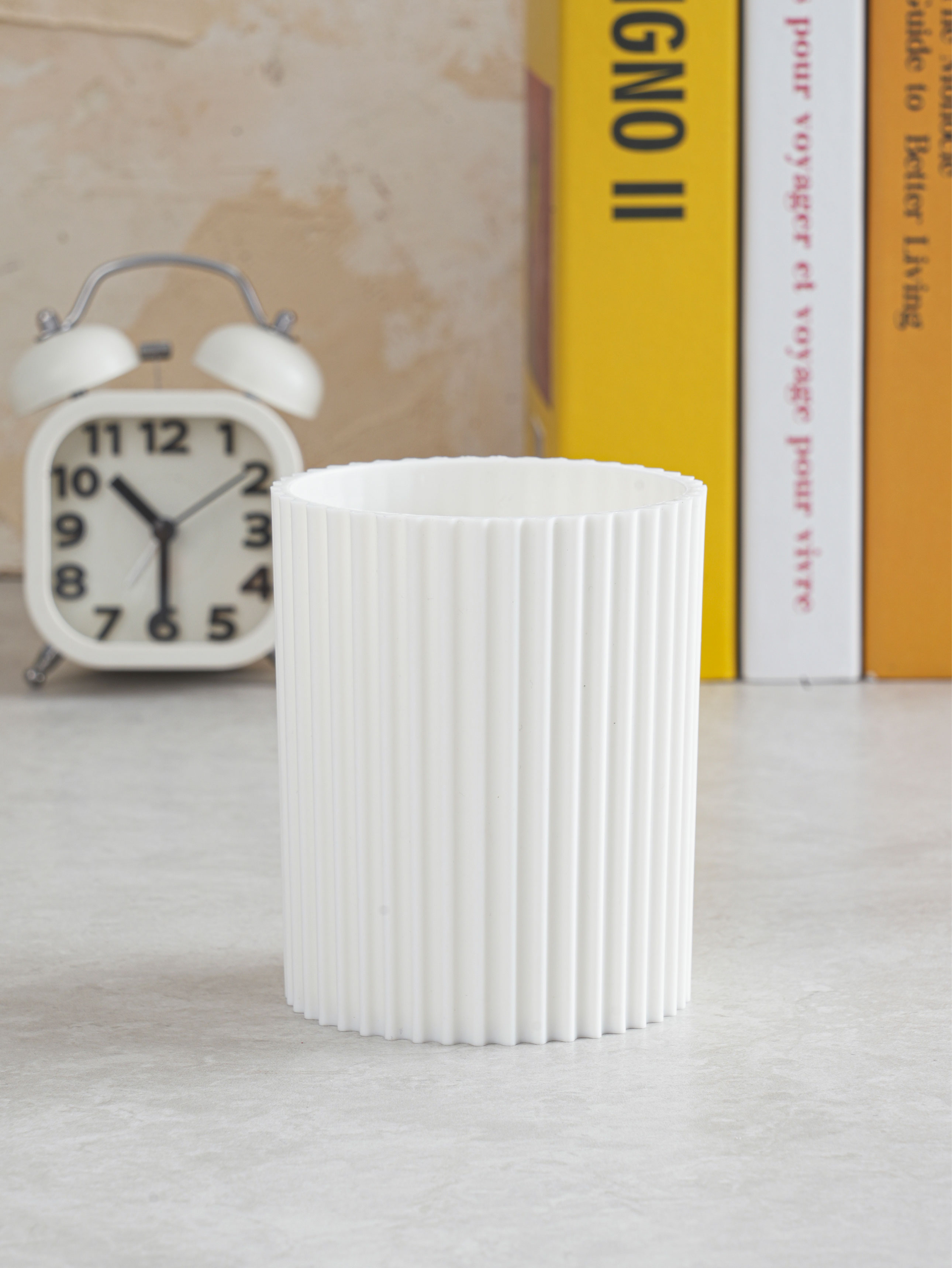 Thembaboard round multi-purpose pen holder