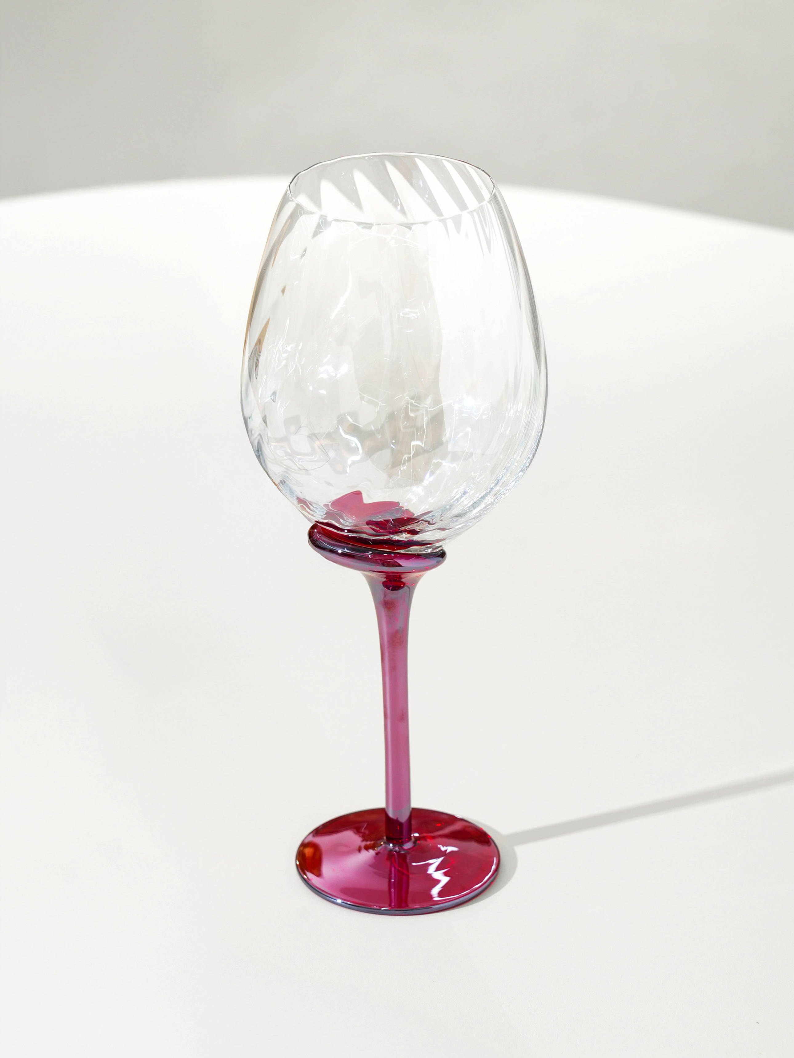 Holographic red wine glass 680 ml