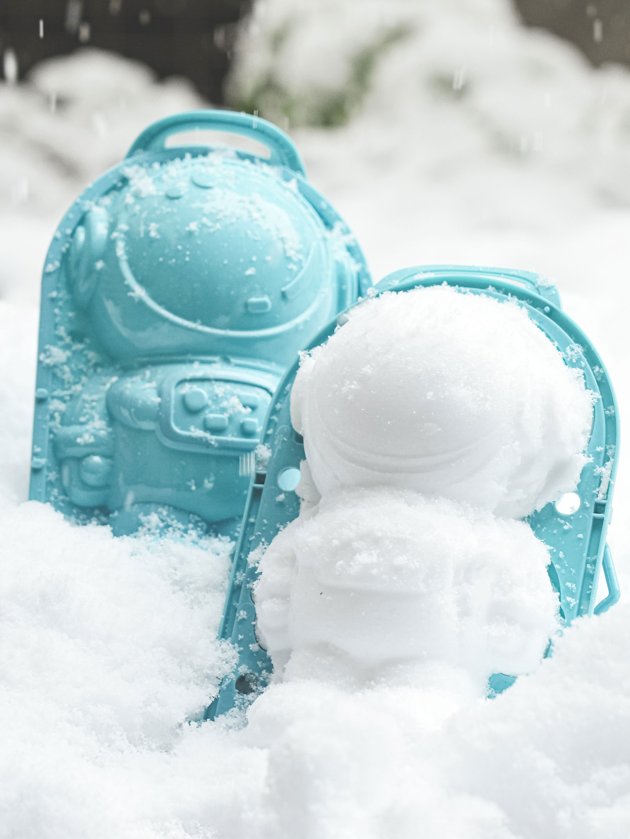 snow maker frame astronaut