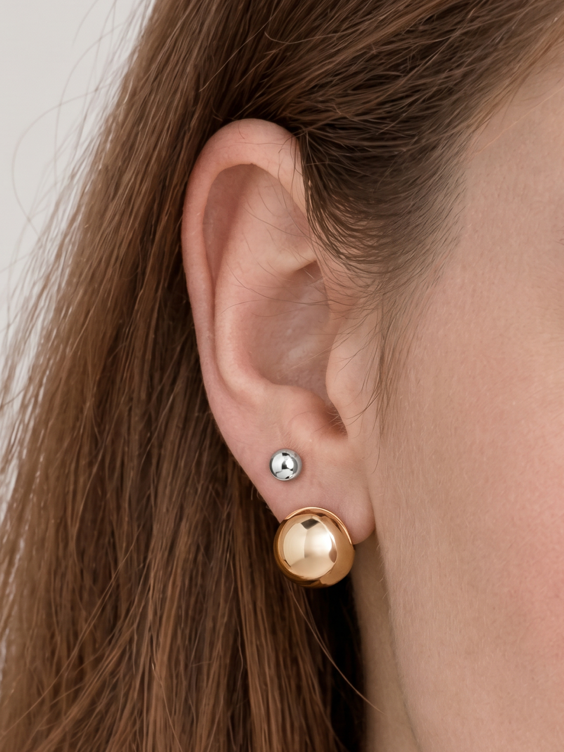 Soyyu half ball gold earrings (2 pieces)