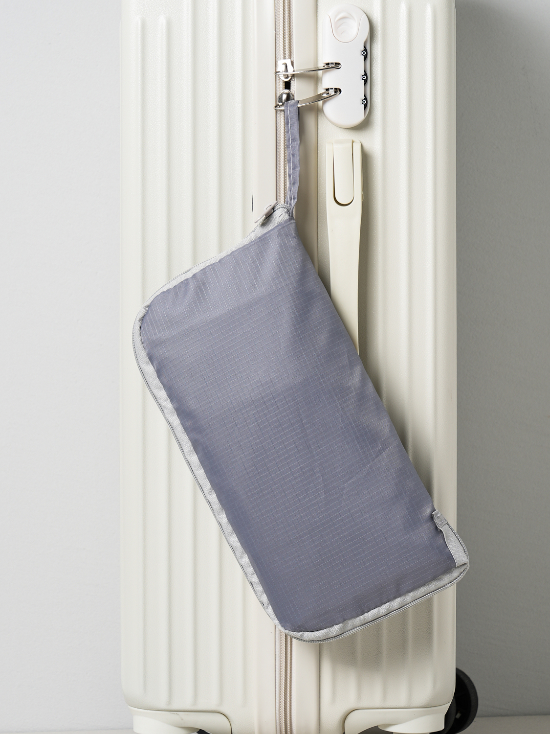 Pouch integrated carrier cover small 20 inches