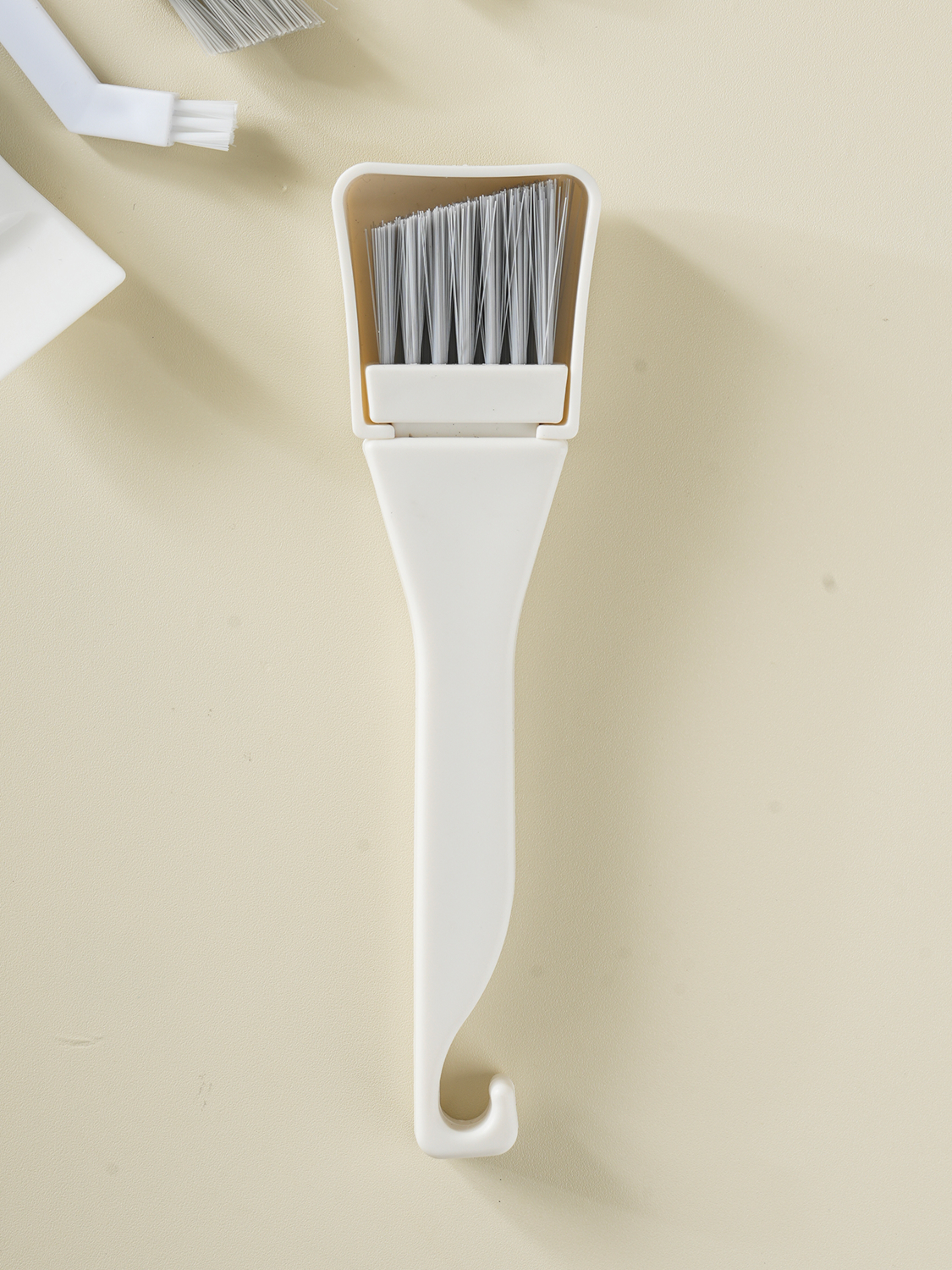 Gap cleaning brush (including scraper cap)