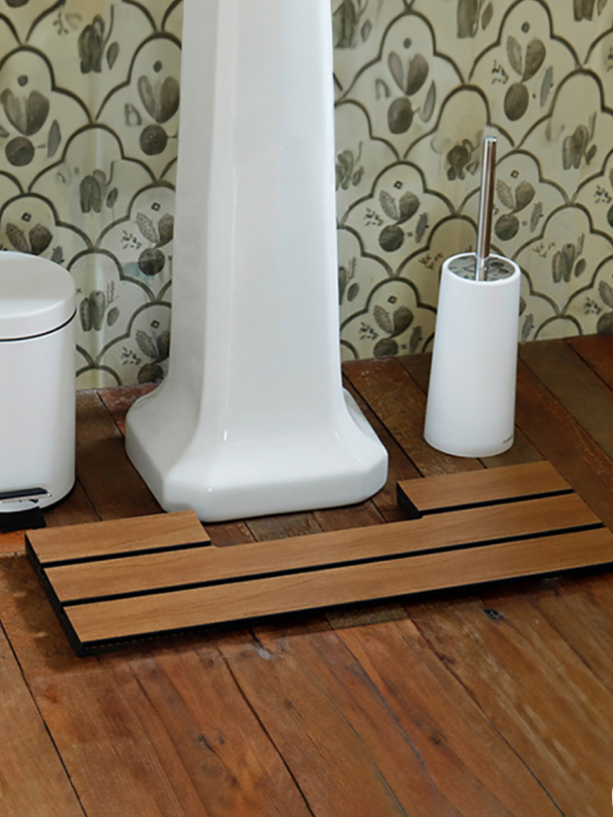 round bathroom stool