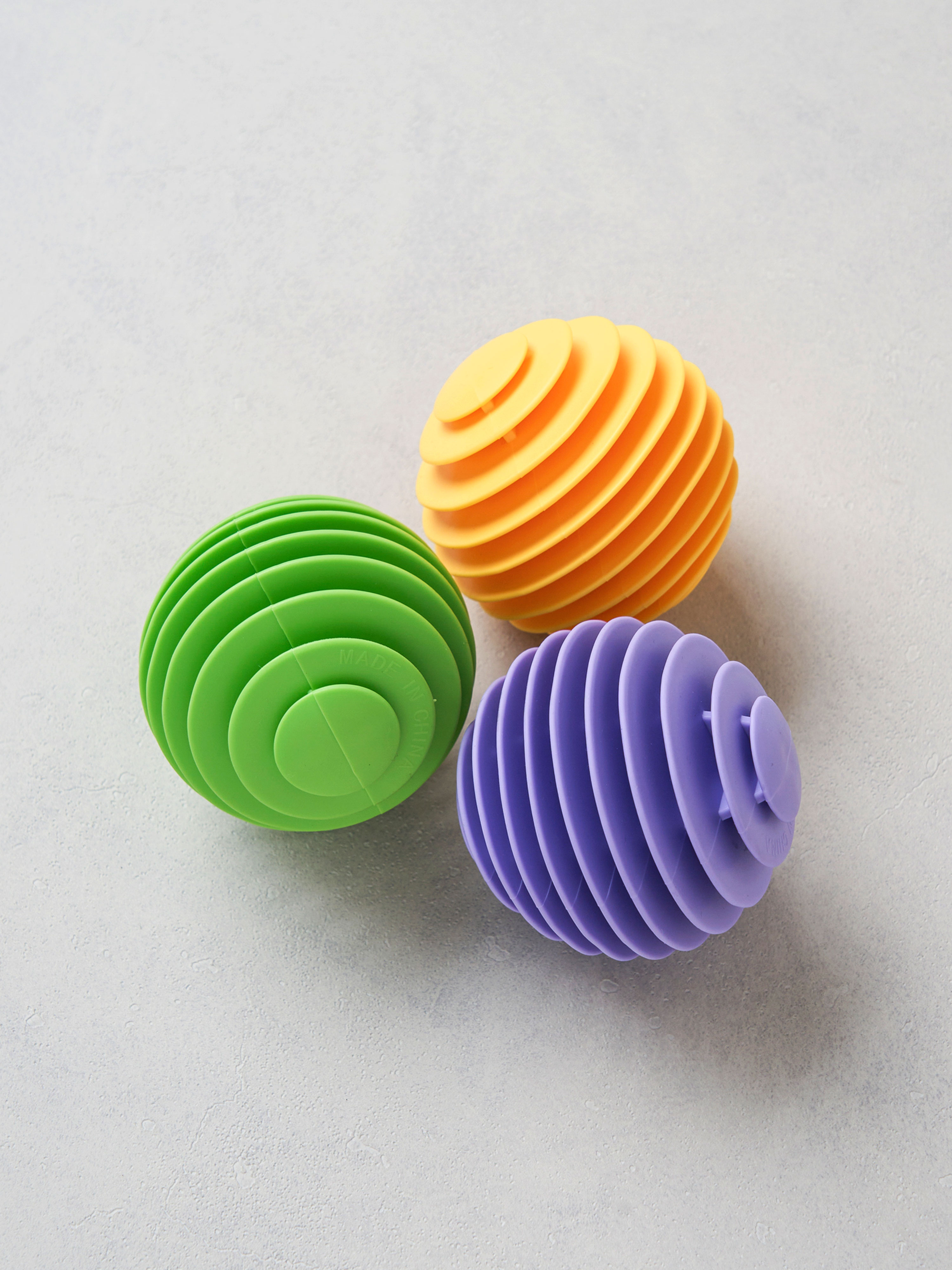 3 round laundry balls