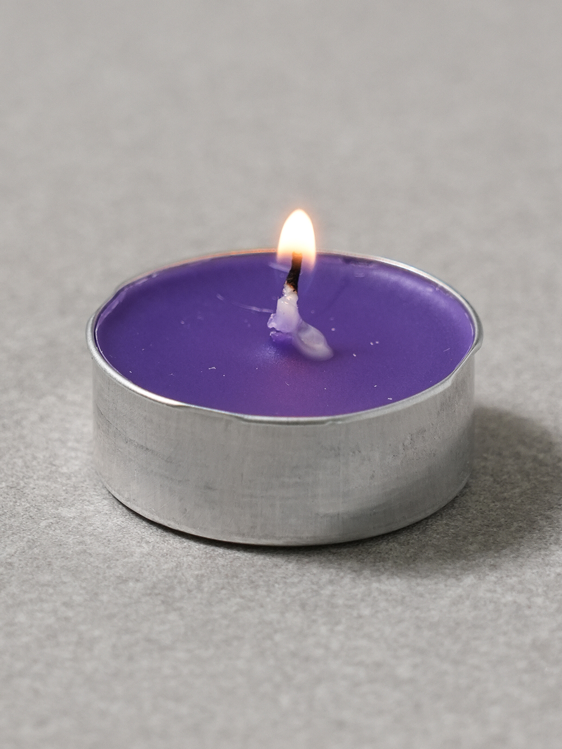 Colored tea candle lavender scent 12 g 40 packs