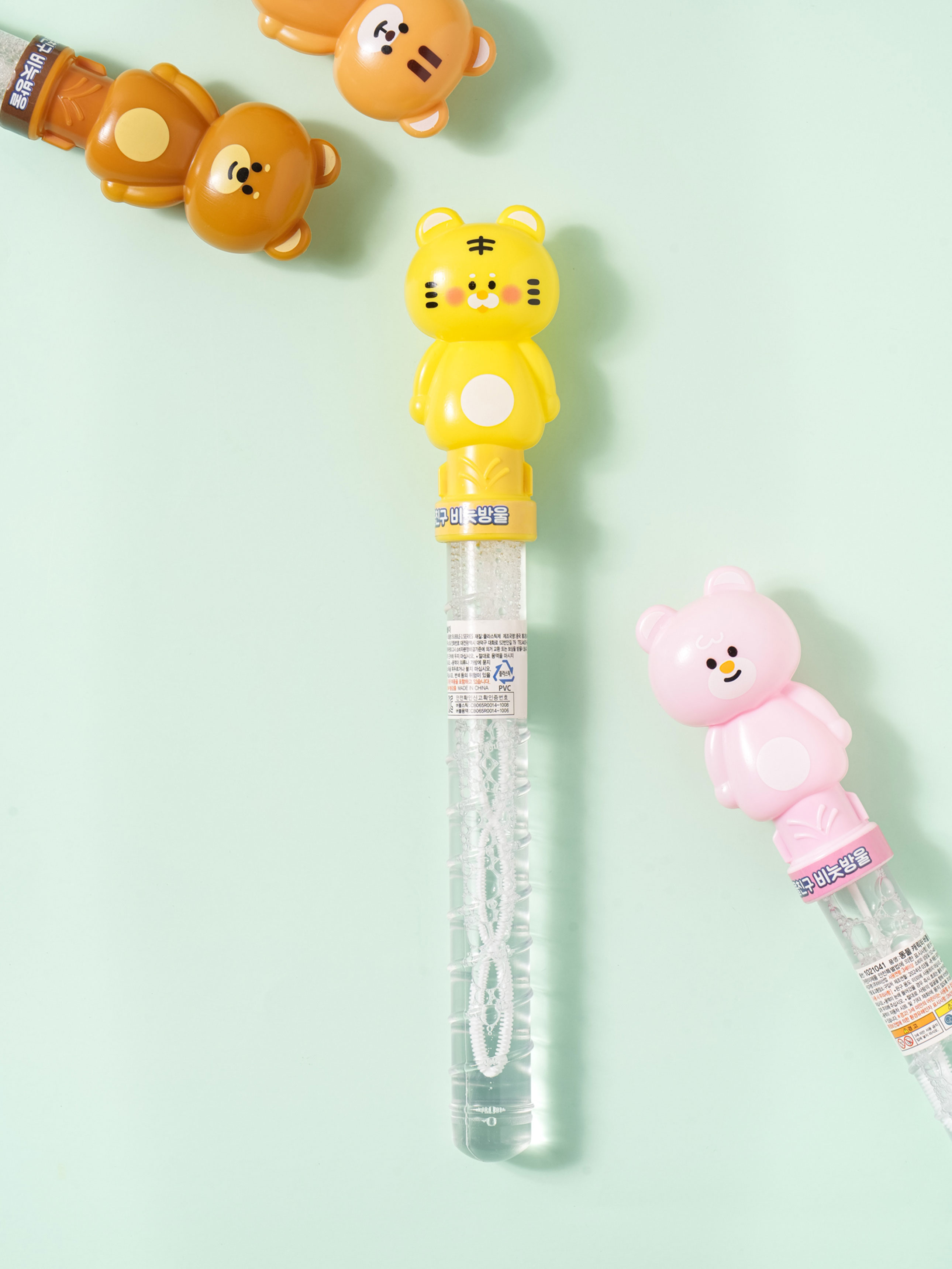 animal character bubble play