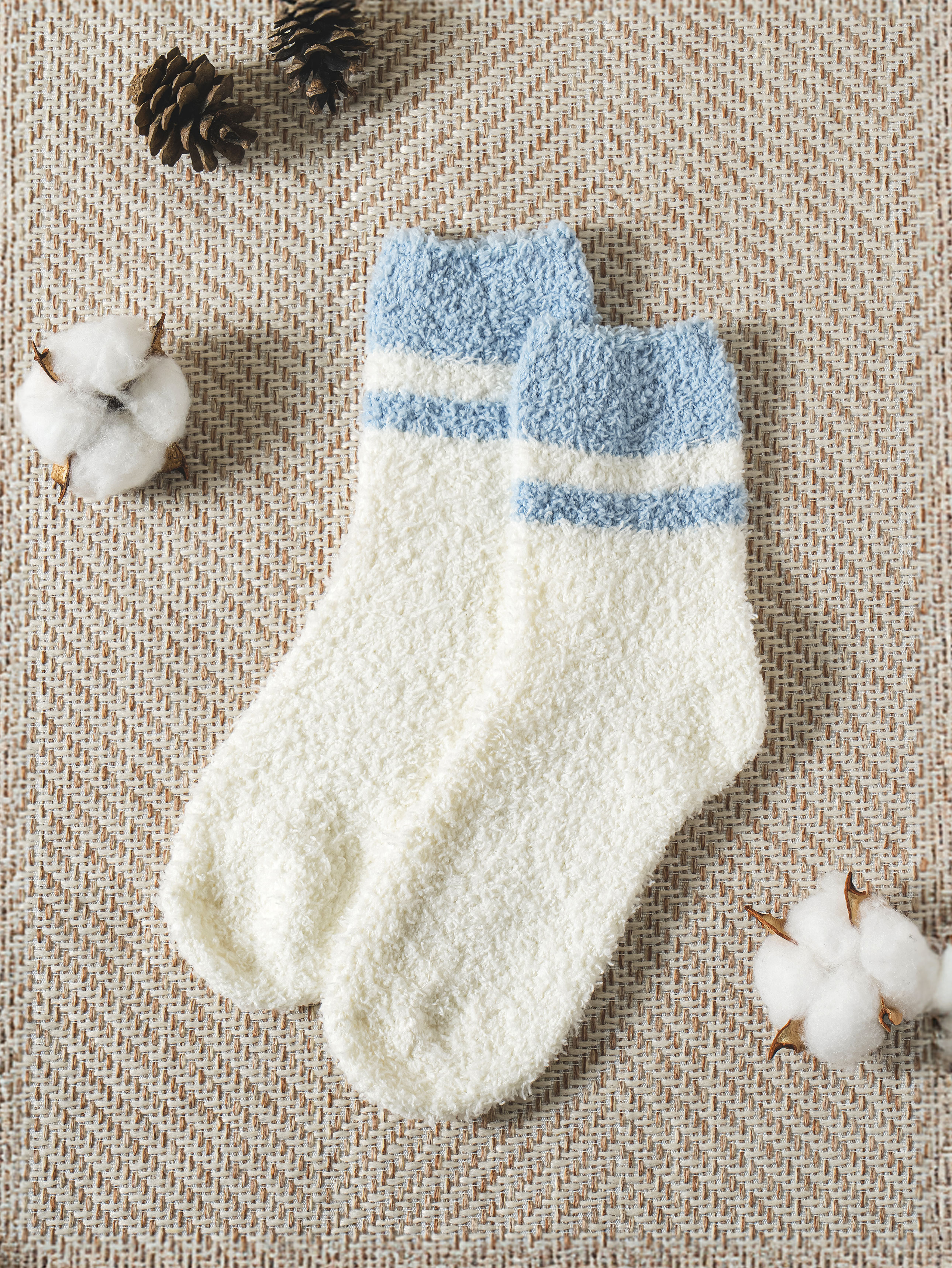 Monfoot Women Ankle Colored Sleep Socks White