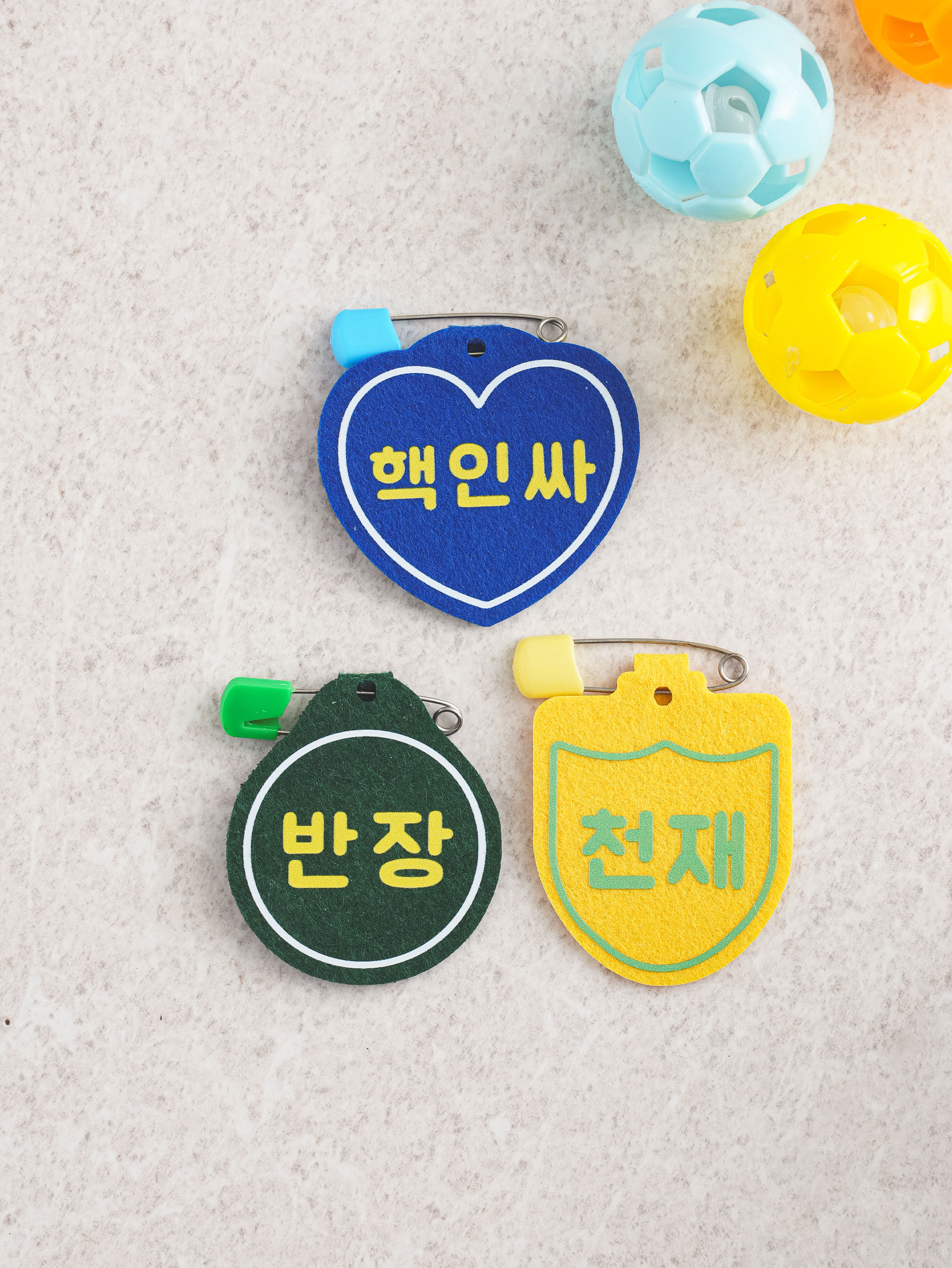 [Pet] Brooch wappen 3-piece set