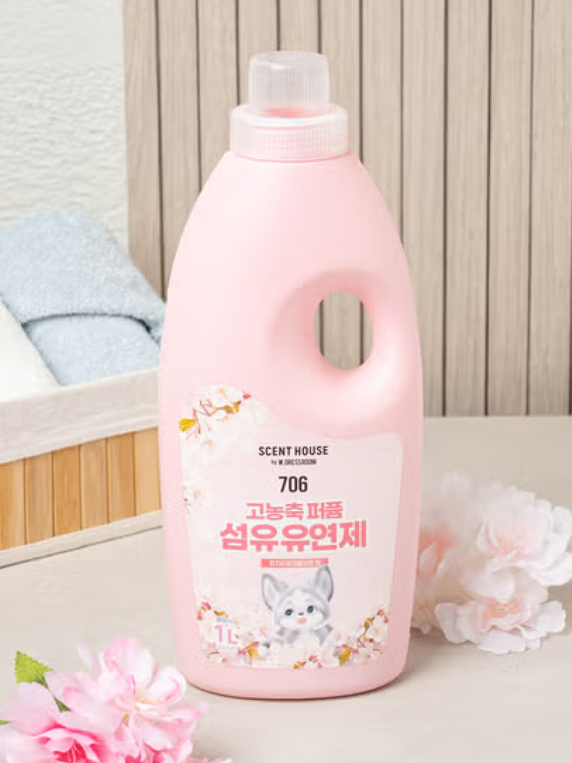 W Dressroom Highly Concentrated Fabric Softener 1000 ml Peach & Cherry Blossom Fragrance