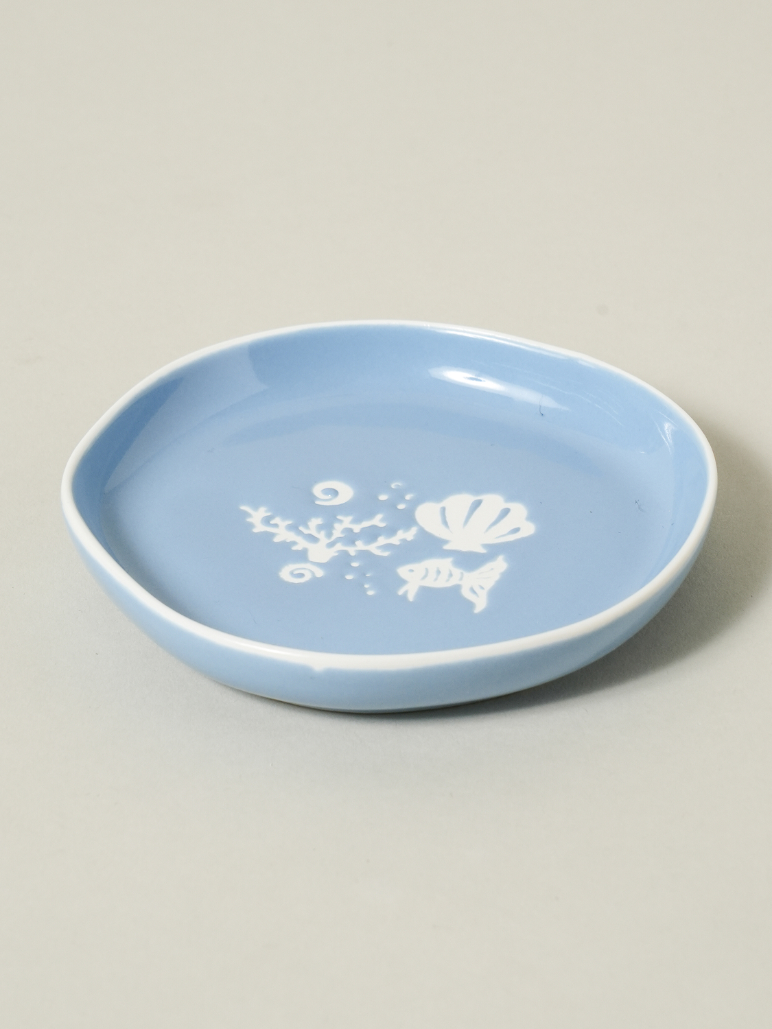 Internal embossed colored round plate 12.5 cm